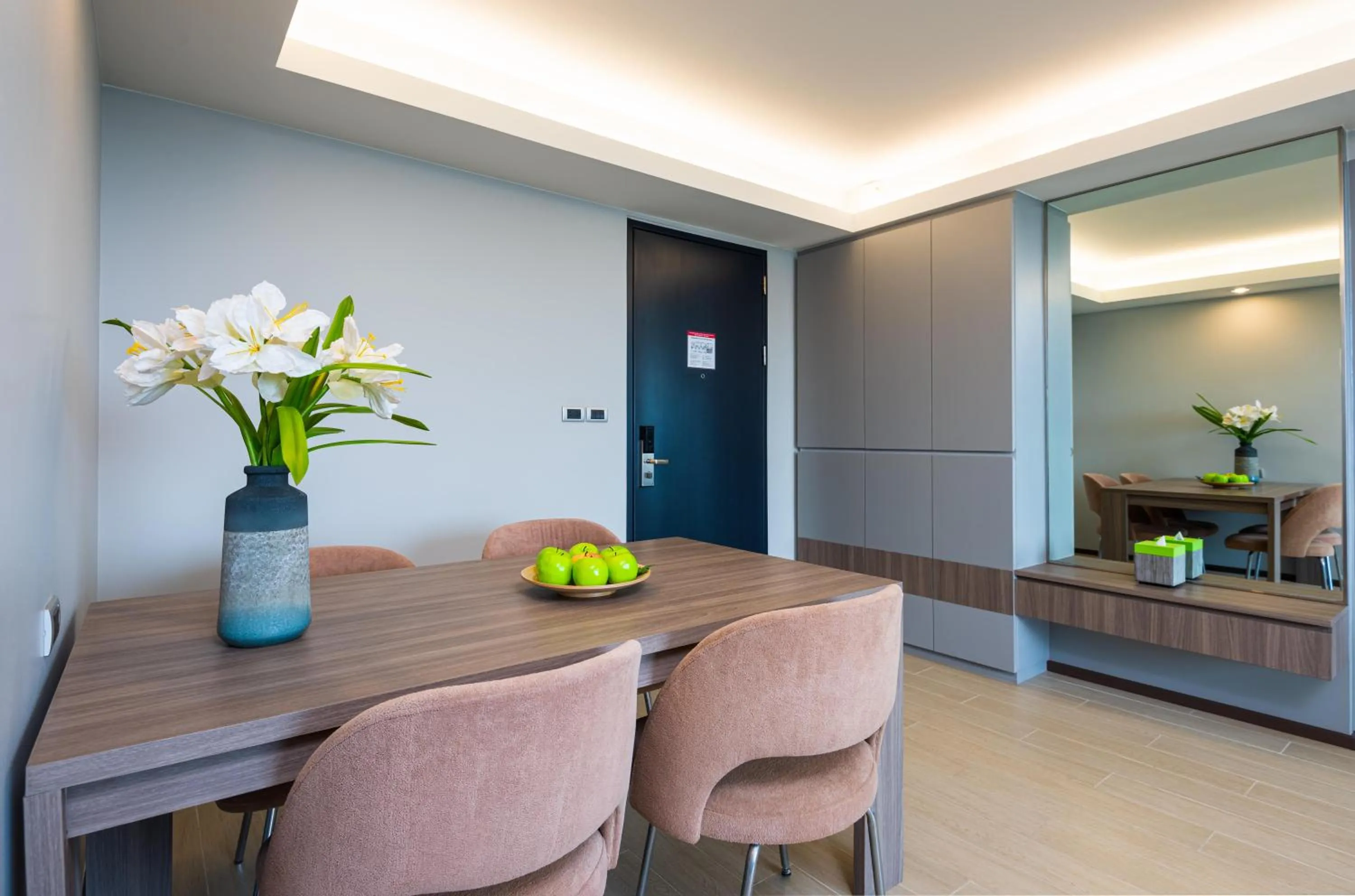 Dining area in Maitria Hotel Rama 9 Bangkok - A Chatrium Collection