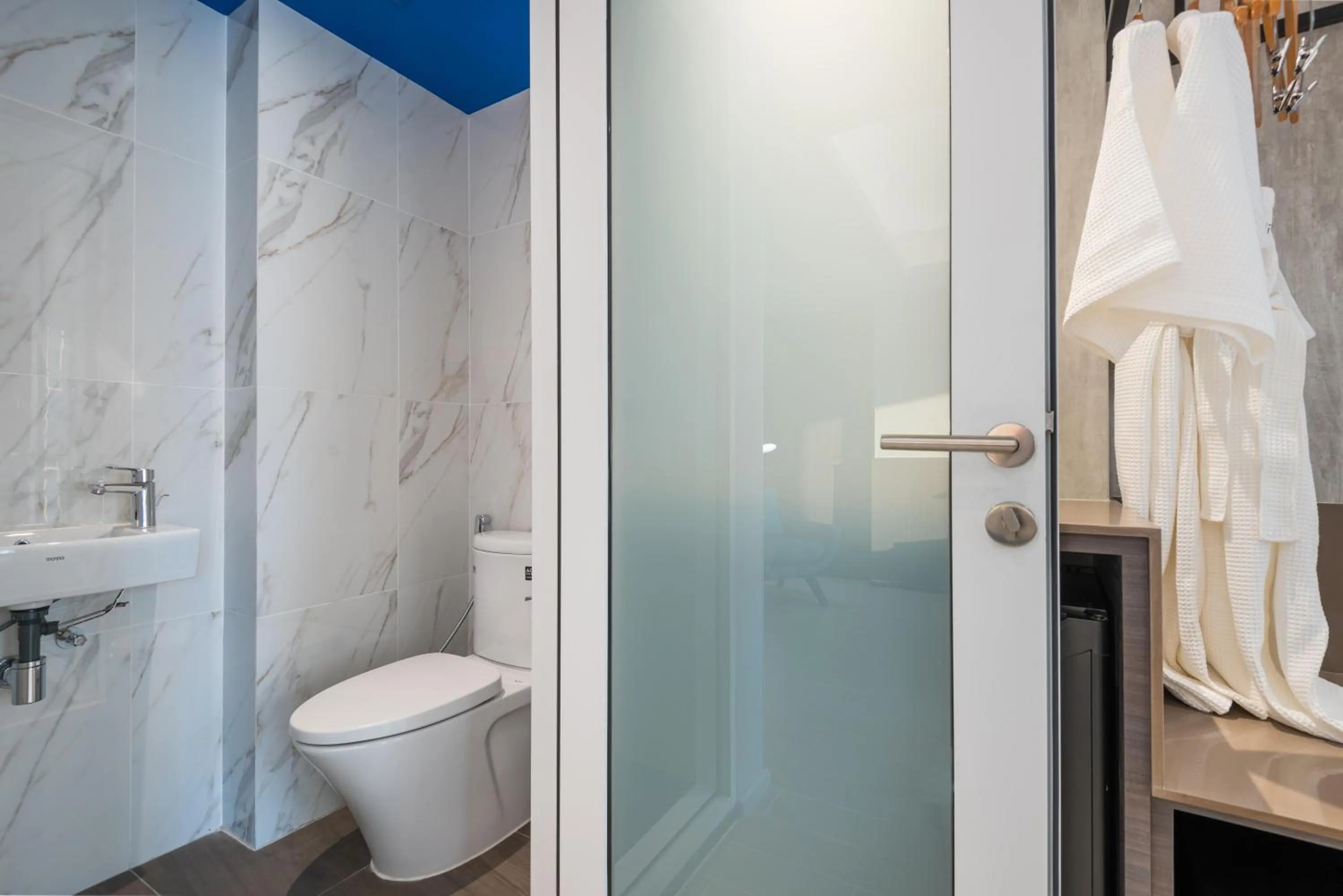 Shower in Maitria Hotel Rama 9 Bangkok - A Chatrium Collection