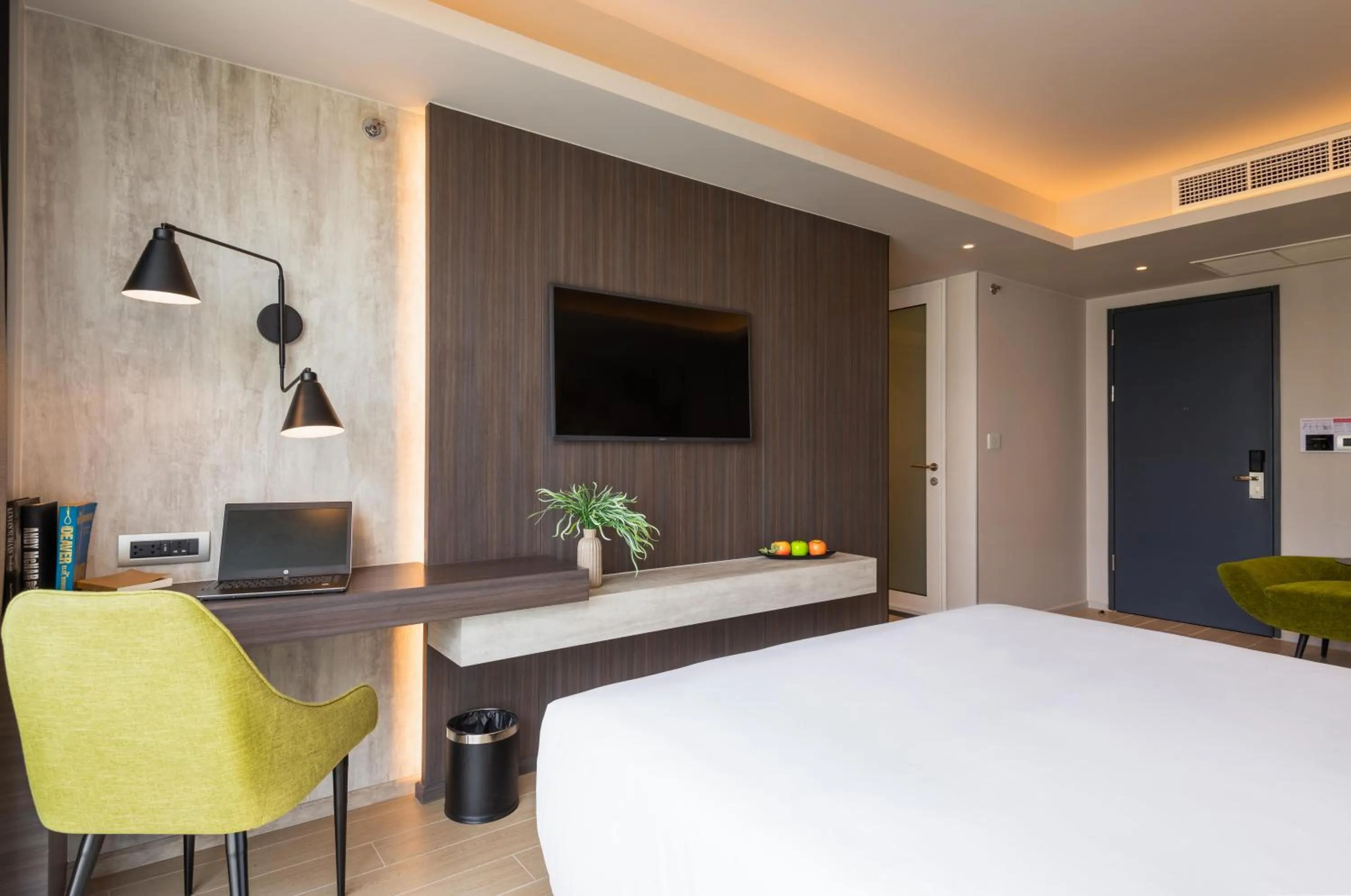 Bedroom, Bed in Maitria Hotel Rama 9 Bangkok - A Chatrium Collection