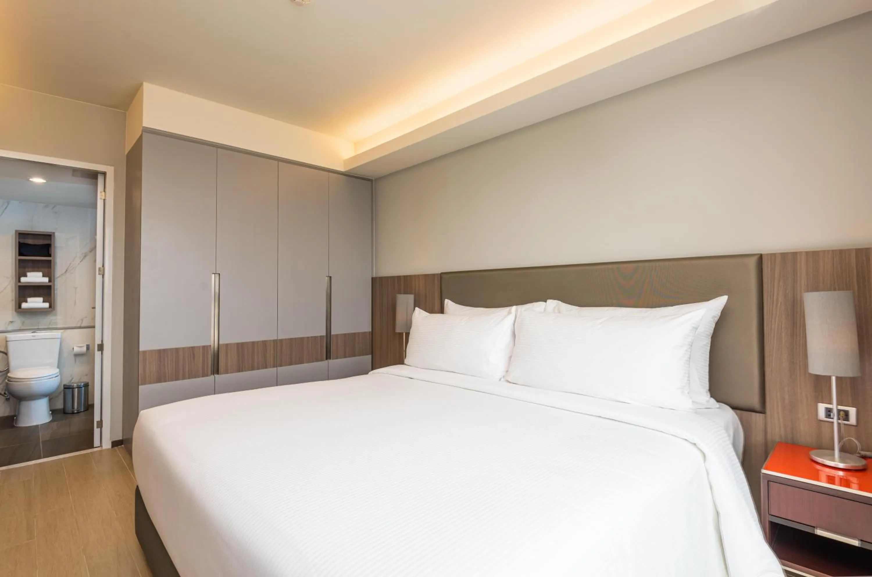 Bedroom, Bed in Maitria Hotel Rama 9 Bangkok - A Chatrium Collection