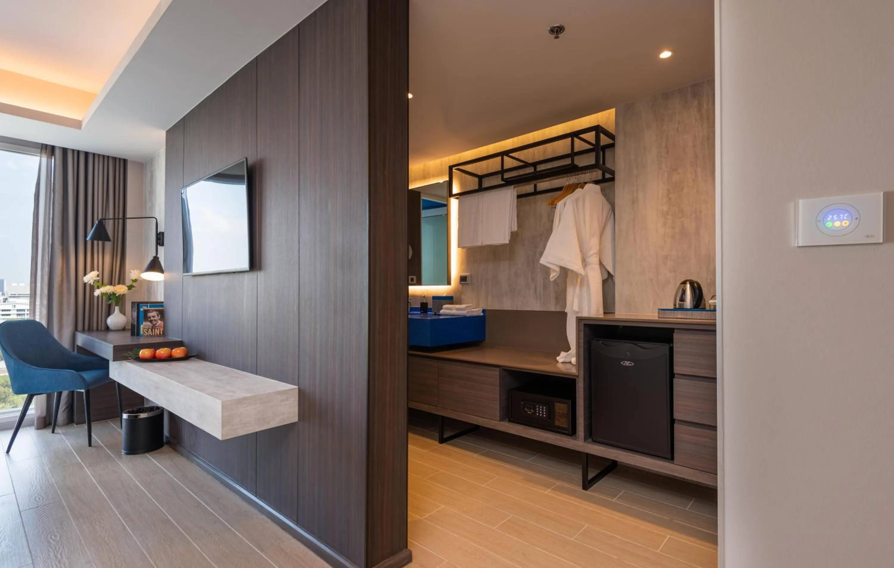 Bathroom, Bed in Maitria Hotel Rama 9 Bangkok - A Chatrium Collection