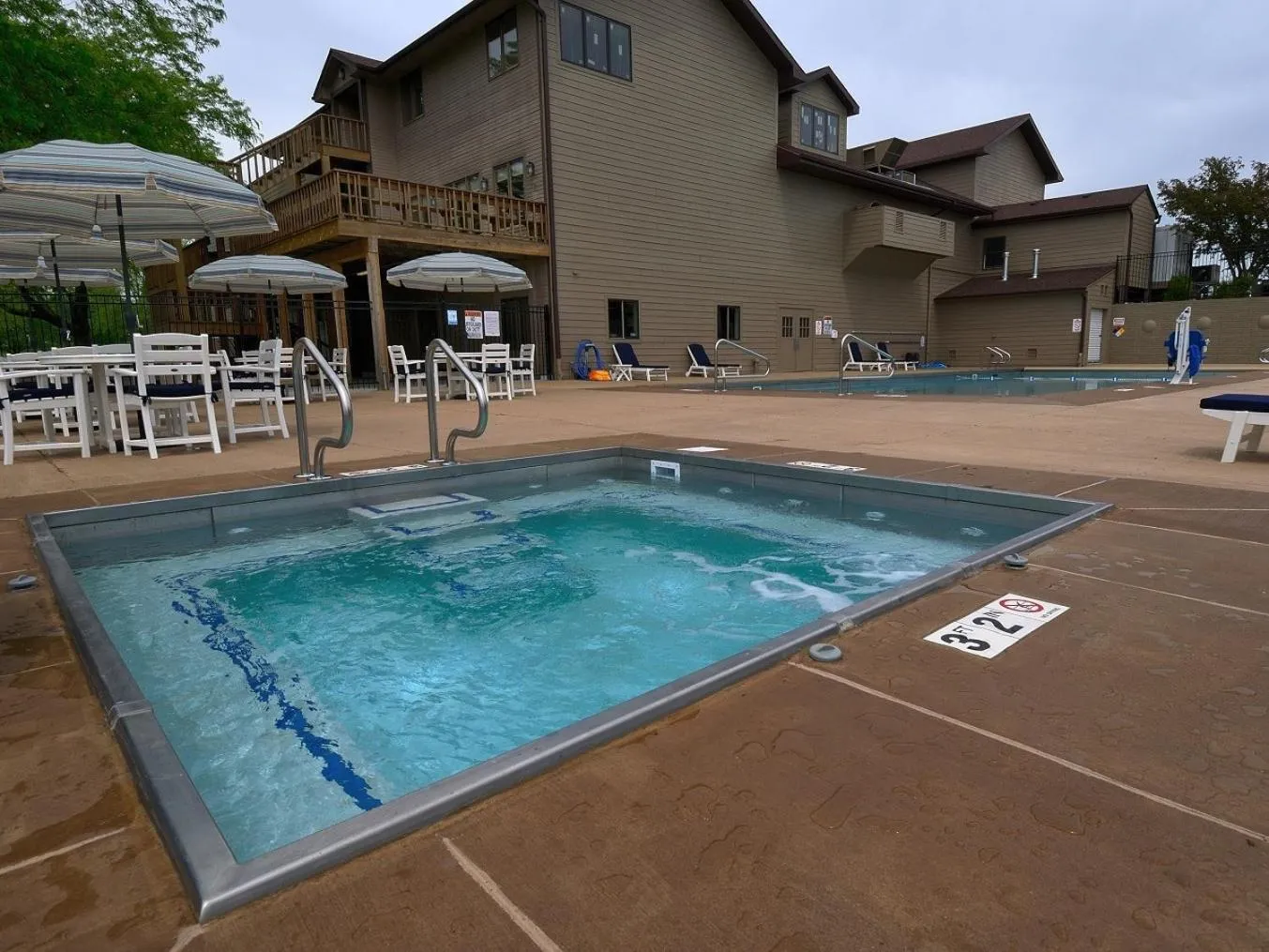 Pool view in Lake Panorama National Resort