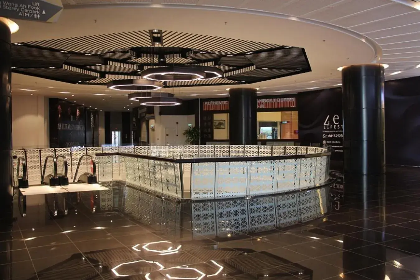 Restaurant/places to eat in Suasana Residence by Nest Home Restaurant/places to eat in Suasana Residence by Nest Home