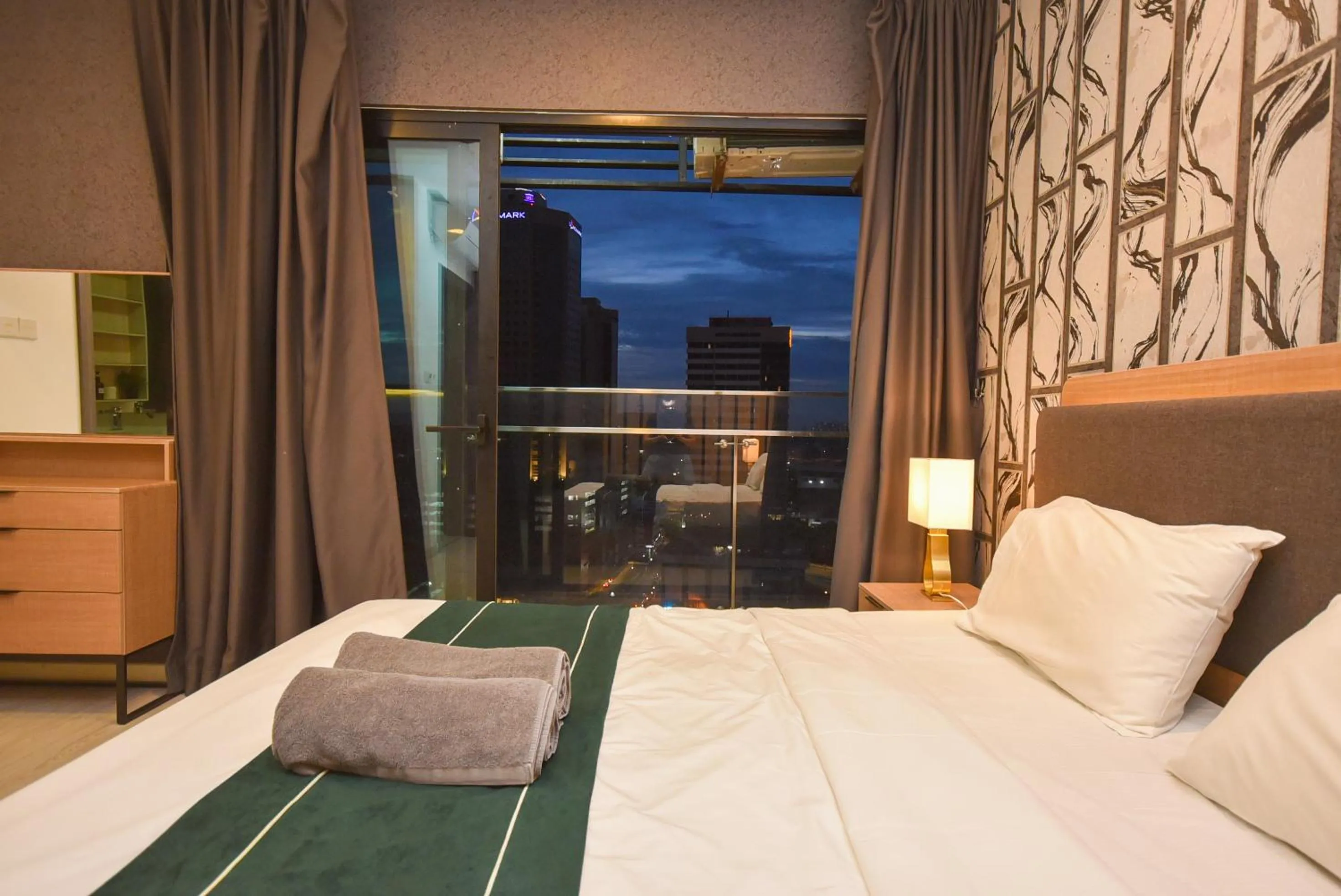 Bedroom, Bed in Suasana Residence by Nest Home