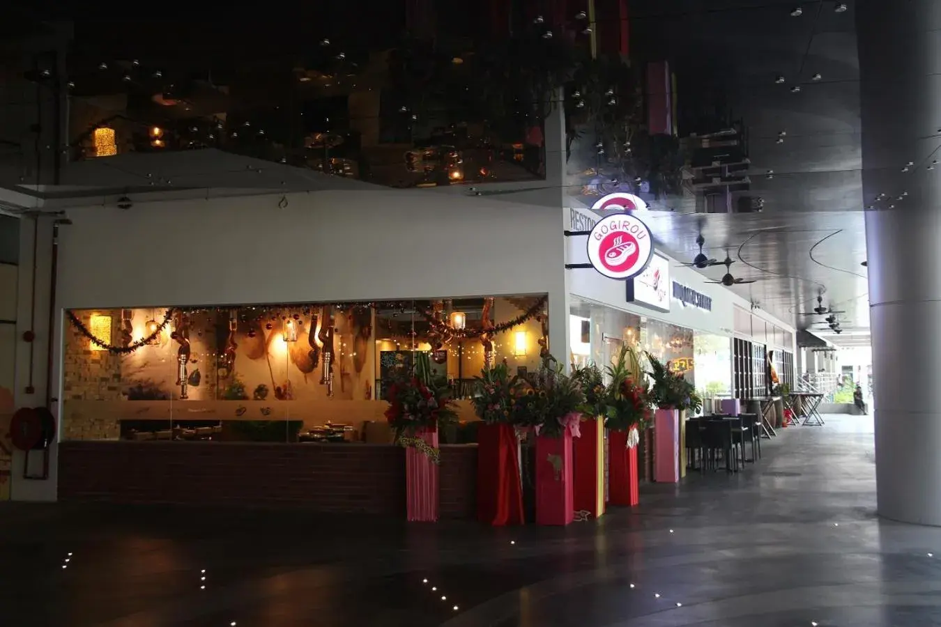 Restaurant/places to eat in Suasana Residence by Nest Home Restaurant/places to eat in Suasana Residence by Nest Home