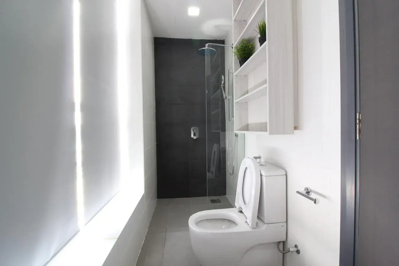 Bathroom in Suasana Residence by Nest Home Bathroom in Suasana Residence by Nest Home