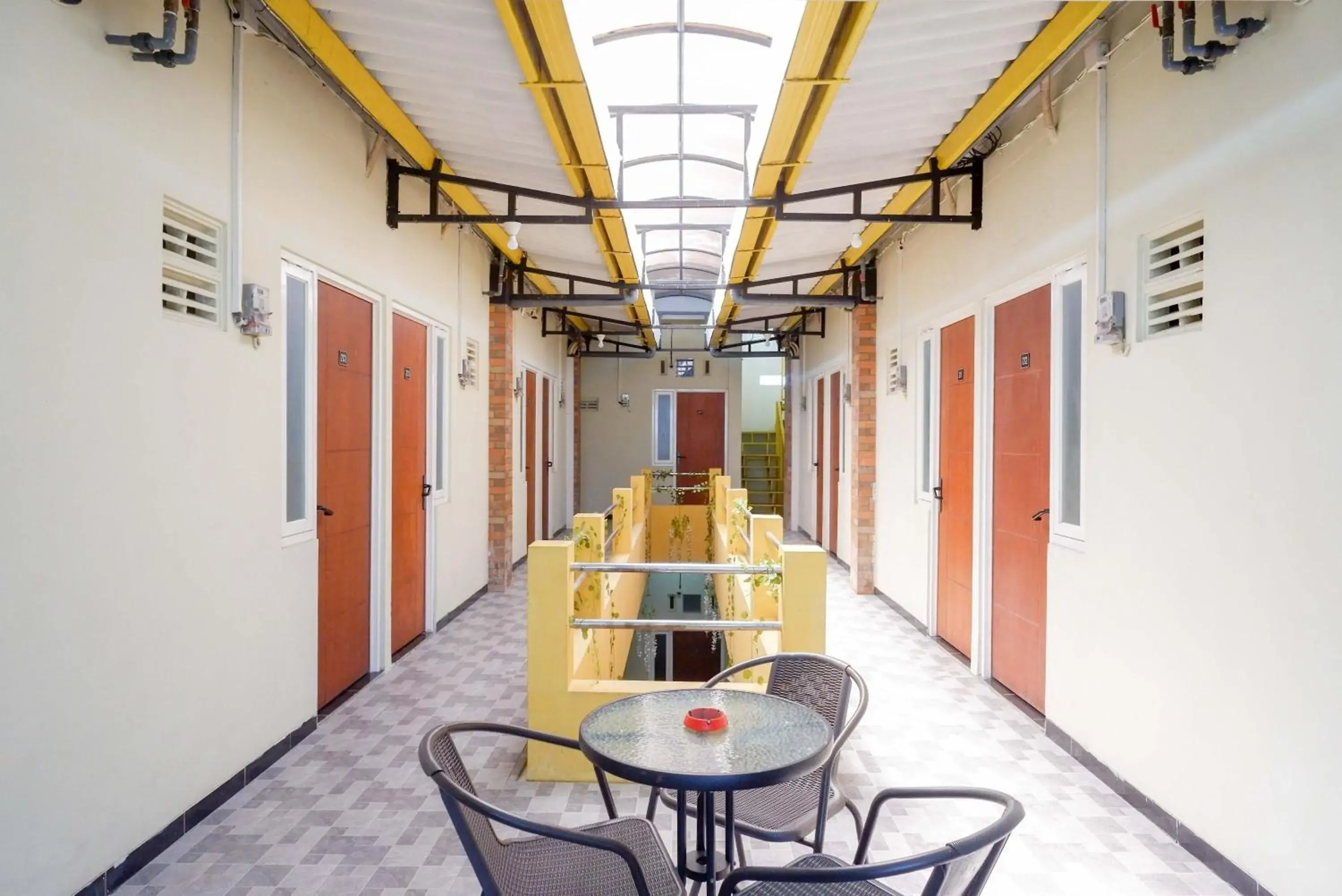 Seating area in RedDoorz near Bandara Ahmad Yani Semarang Seating area in RedDoorz near Bandara Ahmad Yani Semarang