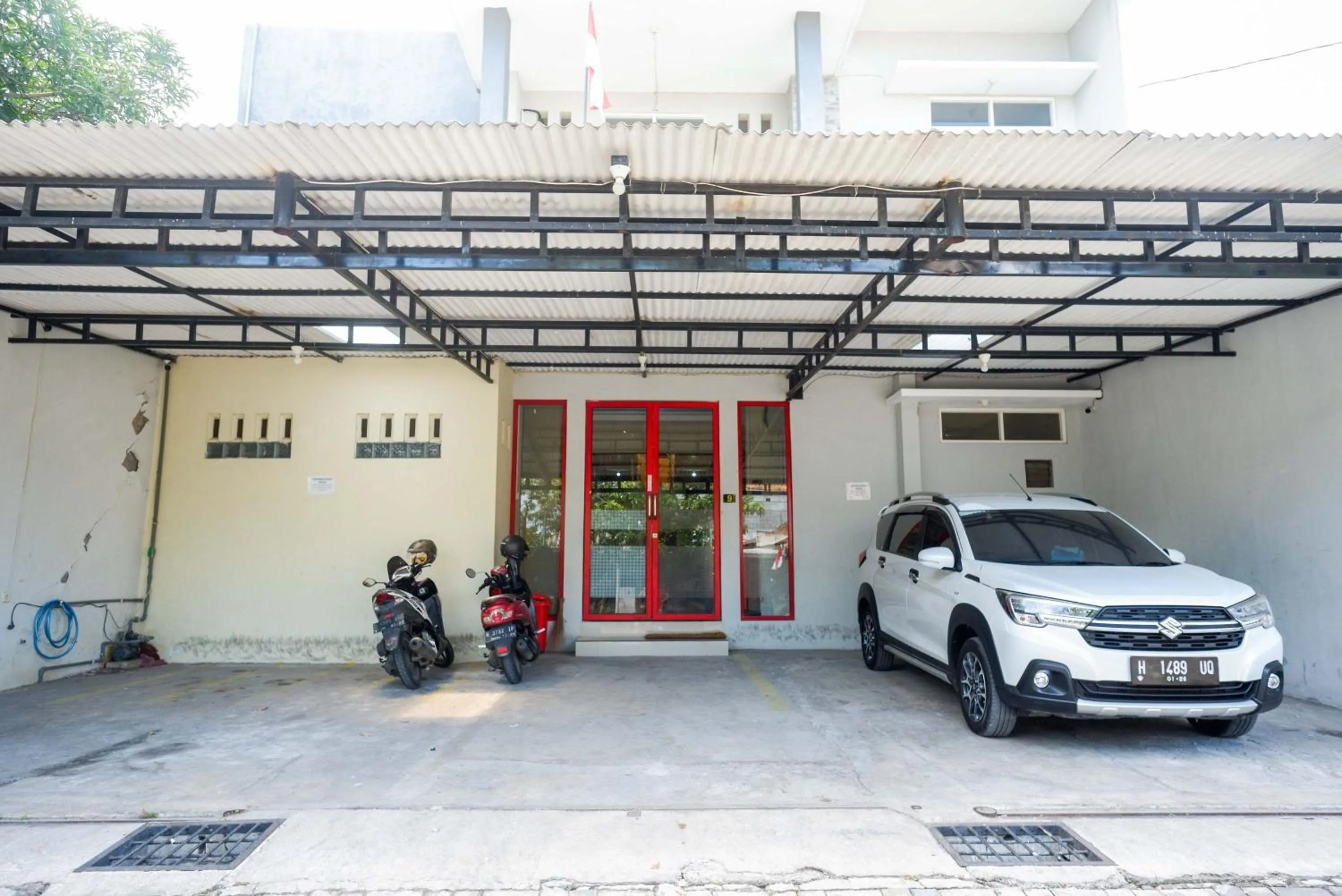 Property building in RedDoorz near Bandara Ahmad Yani Semarang
