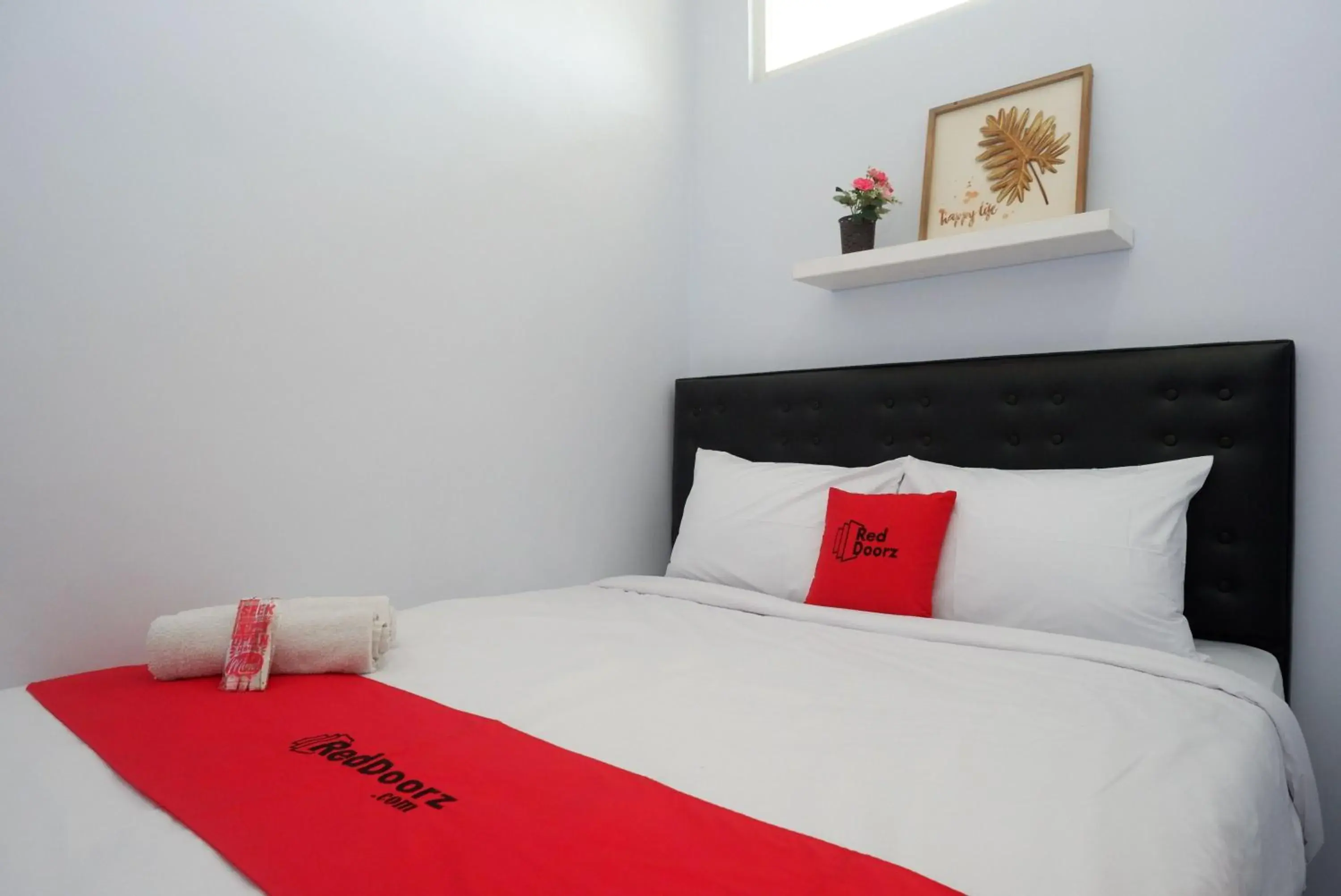 Bedroom, Bed in RedDoorz near Bandara Ahmad Yani Semarang Bedroom, Bed in RedDoorz near Bandara Ahmad Yani Semarang