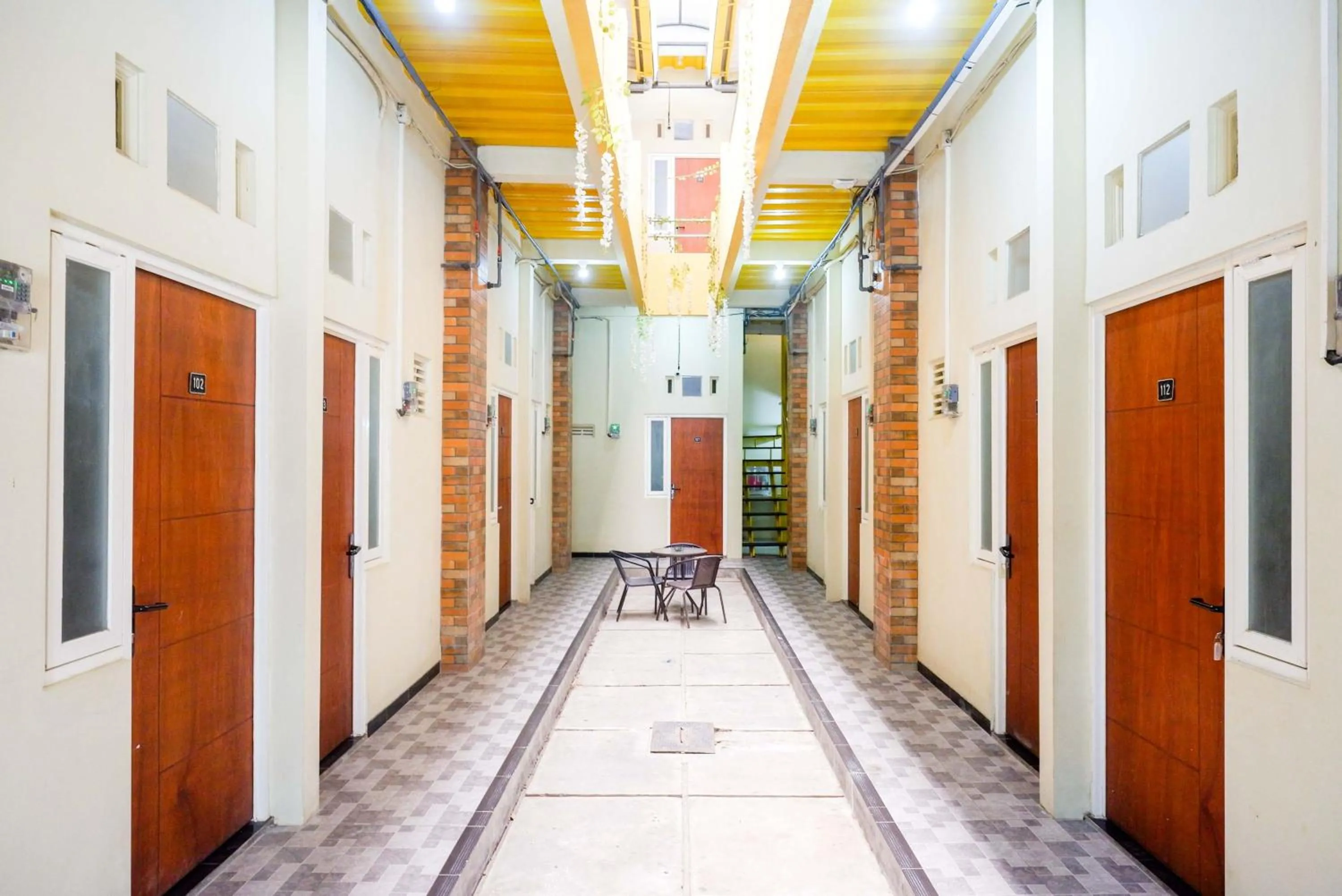 Seating area in RedDoorz near Bandara Ahmad Yani Semarang