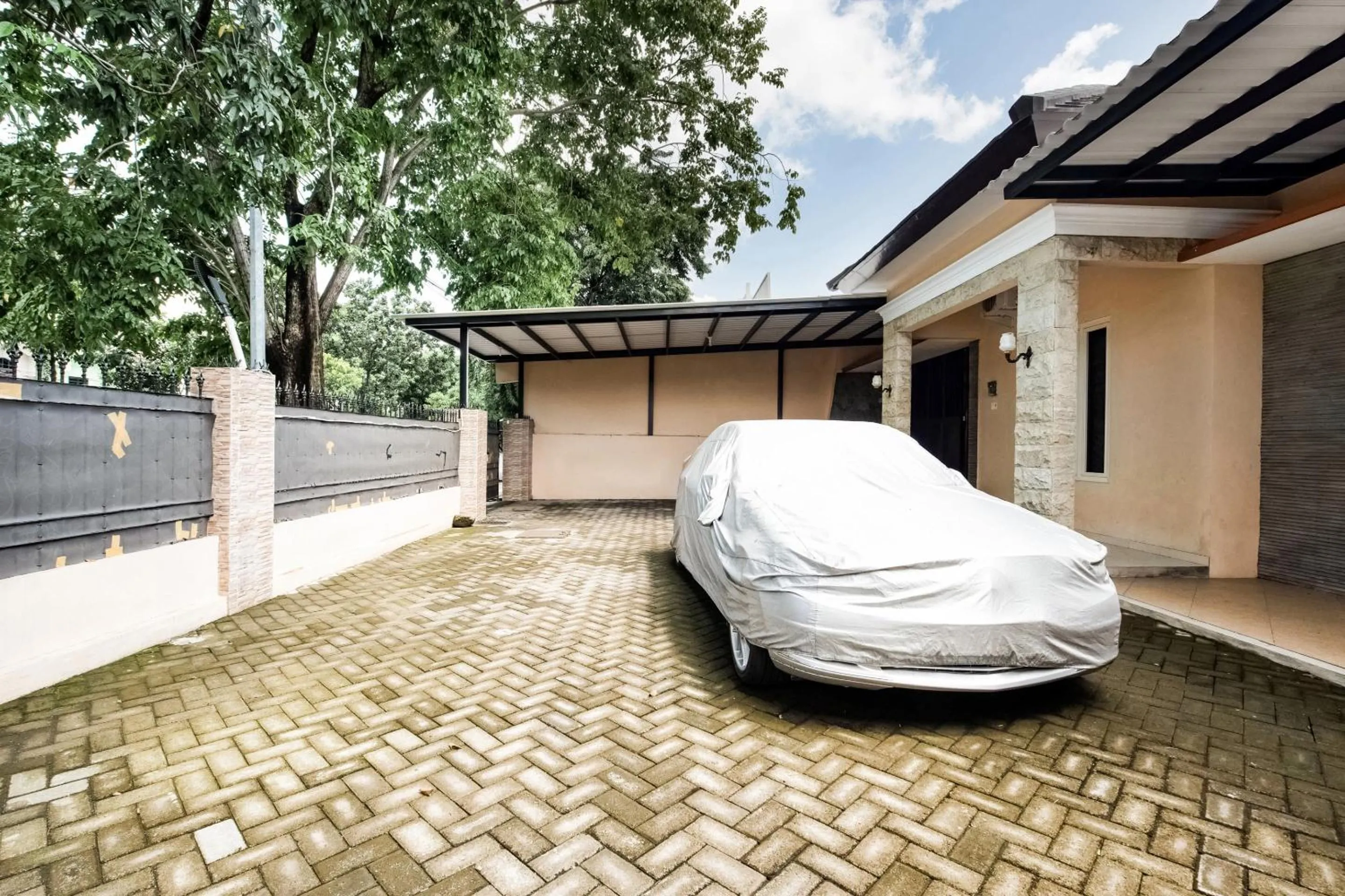 Facade/entrance in OYO Life 3398 Griya RM 19 Syariah