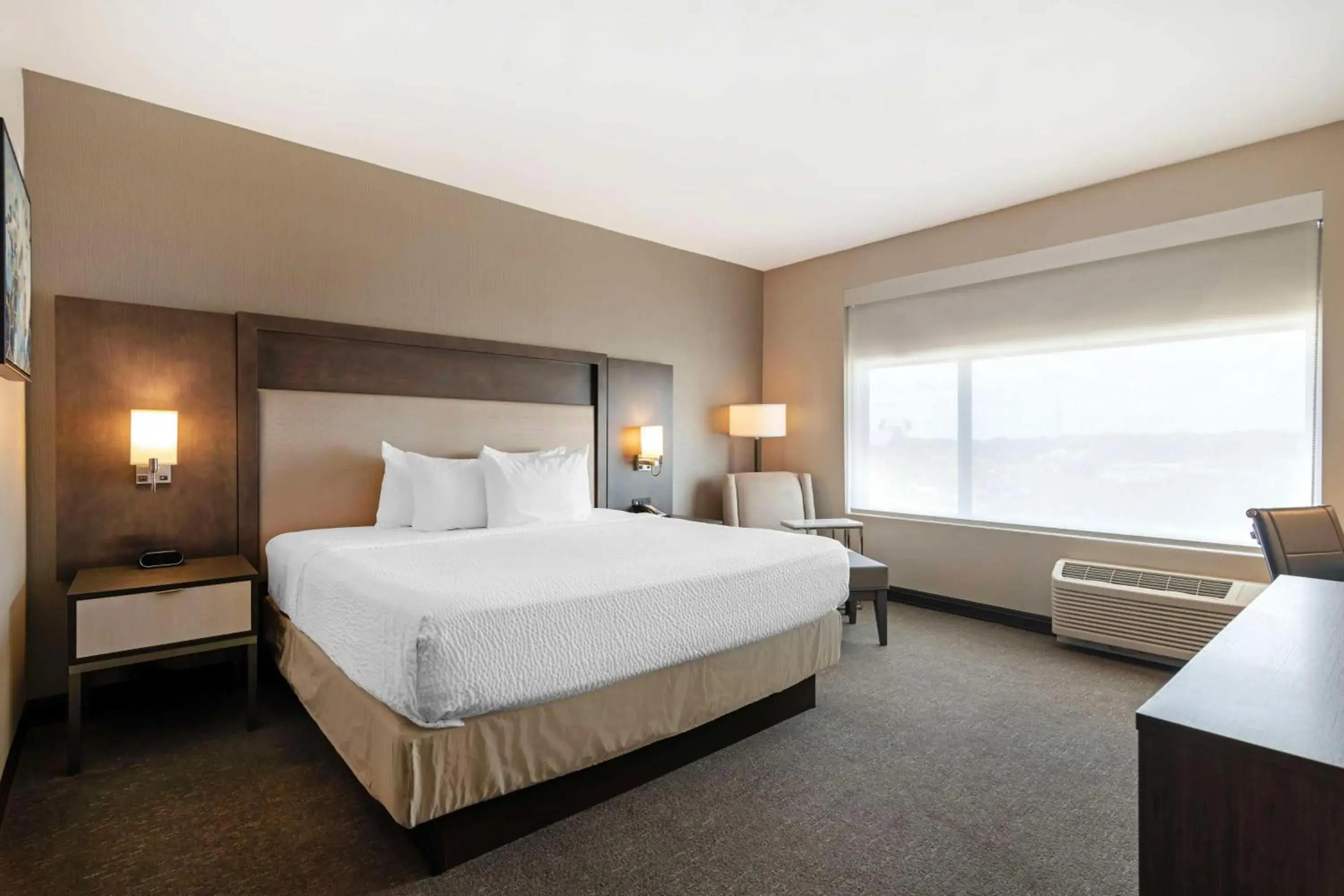 Bedroom, Bed in Best Western Plus Executive Residency Rigby's Water World Hotel Bedroom, Bed in Best Western Plus Executive Residency Rigby's Water World Hotel