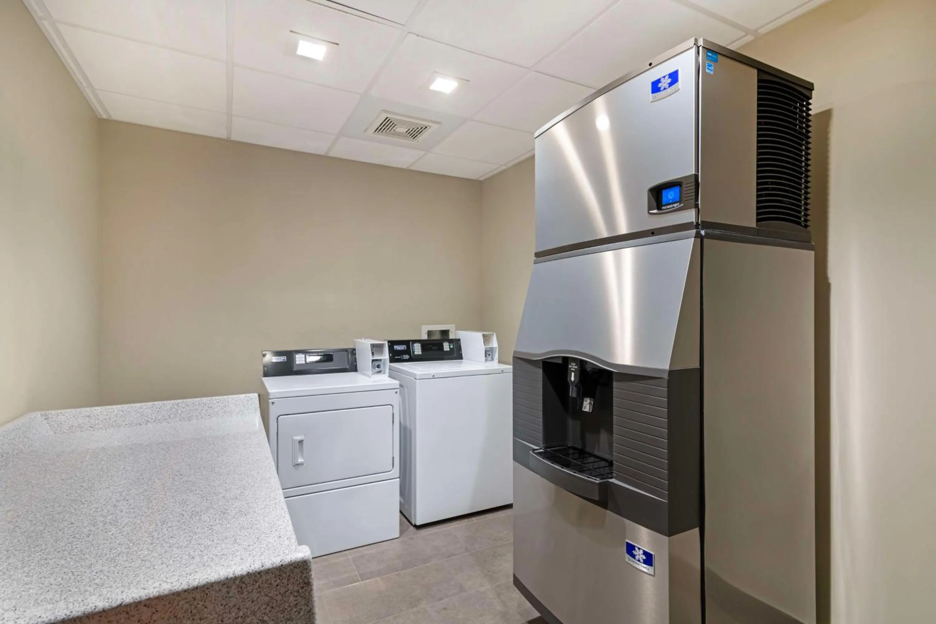 laundry in Best Western Plus Executive Residency Rigby's Water World Hotel