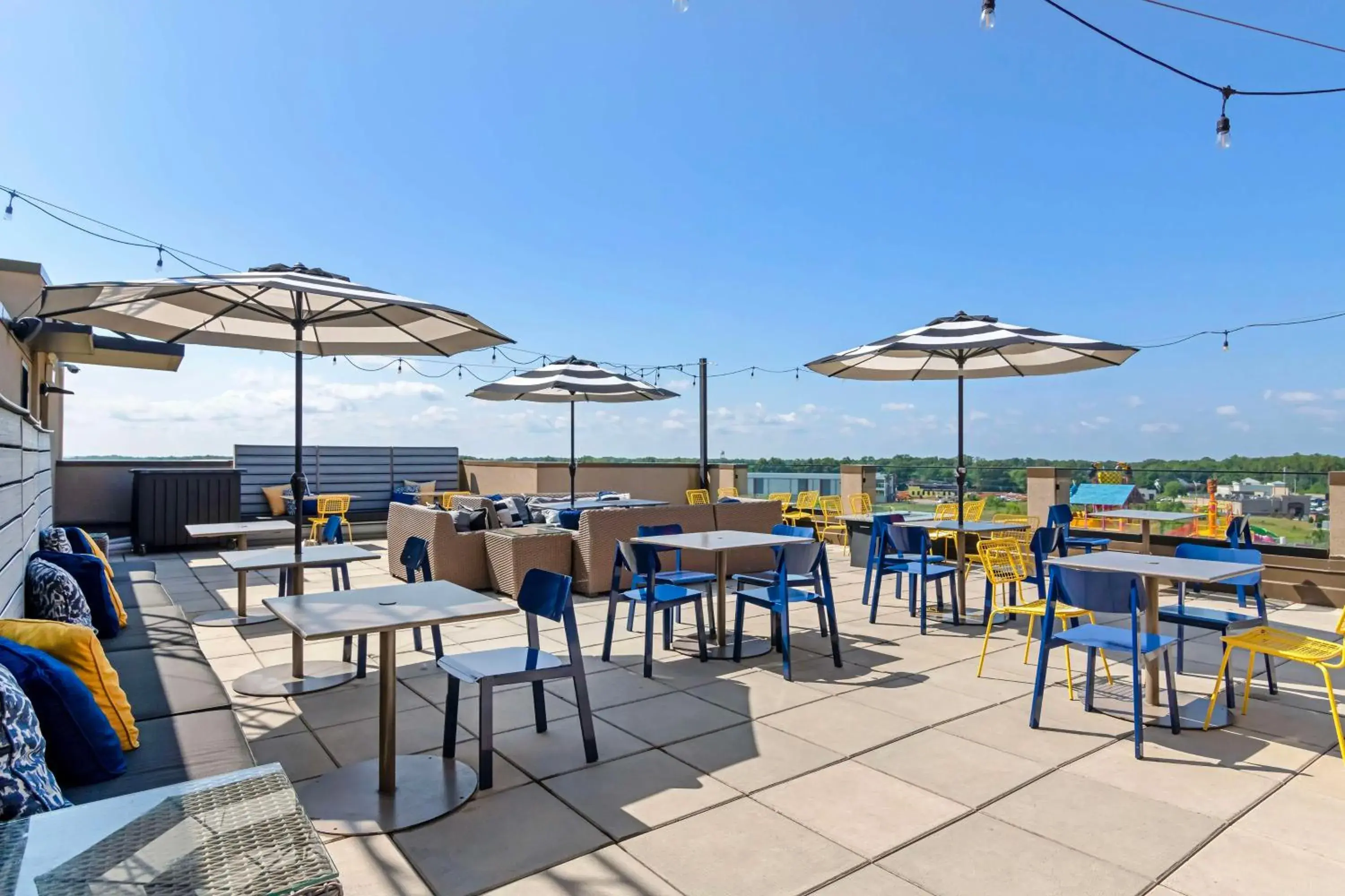 Lounge or bar in Best Western Plus Executive Residency Rigby's Water World Hotel Lounge or bar in Best Western Plus Executive Residency Rigby's Water World Hotel