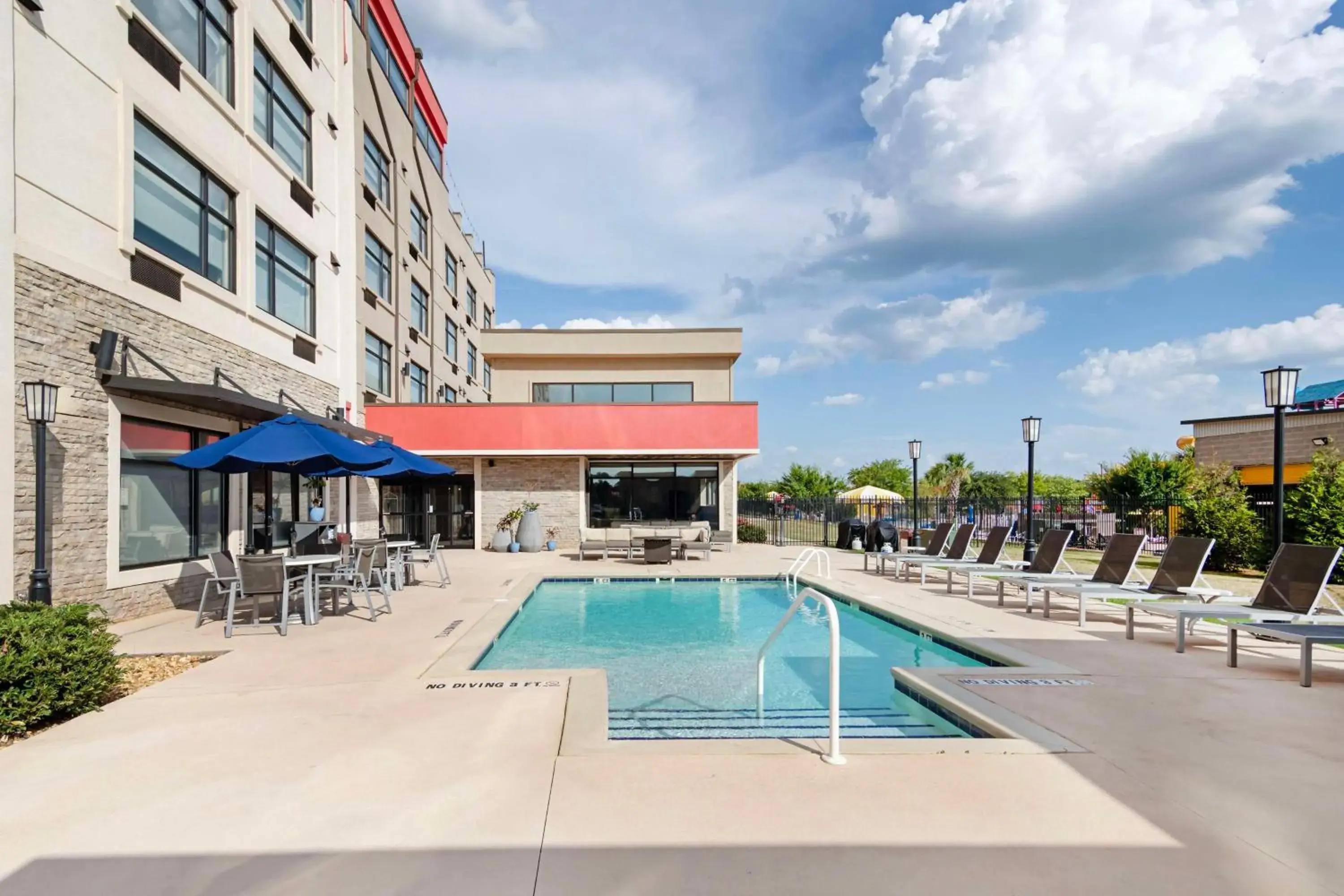 Pool view in Best Western Plus Executive Residency Rigby's Water World Hotel Pool view in Best Western Plus Executive Residency Rigby's Water World Hotel
