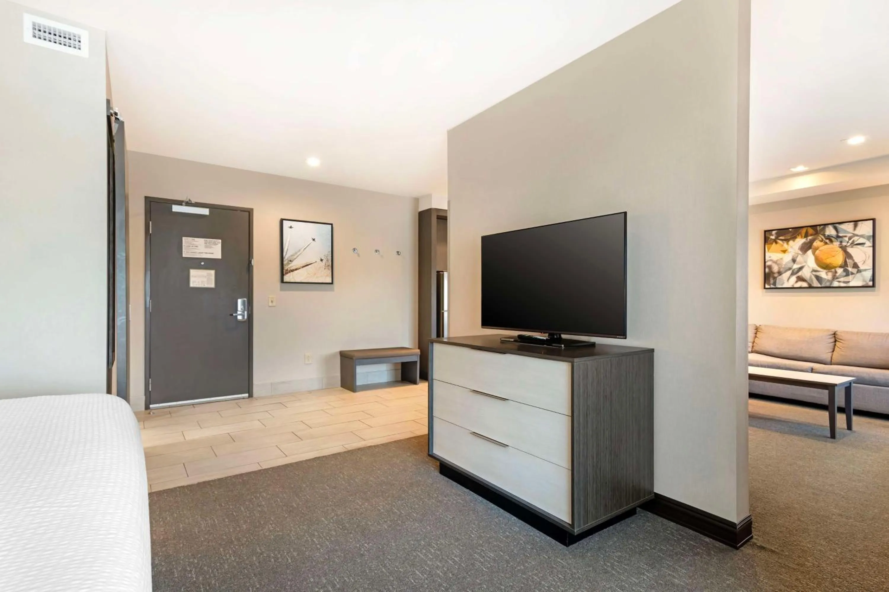 Bedroom in Best Western Plus Executive Residency Rigby's Water World Hotel