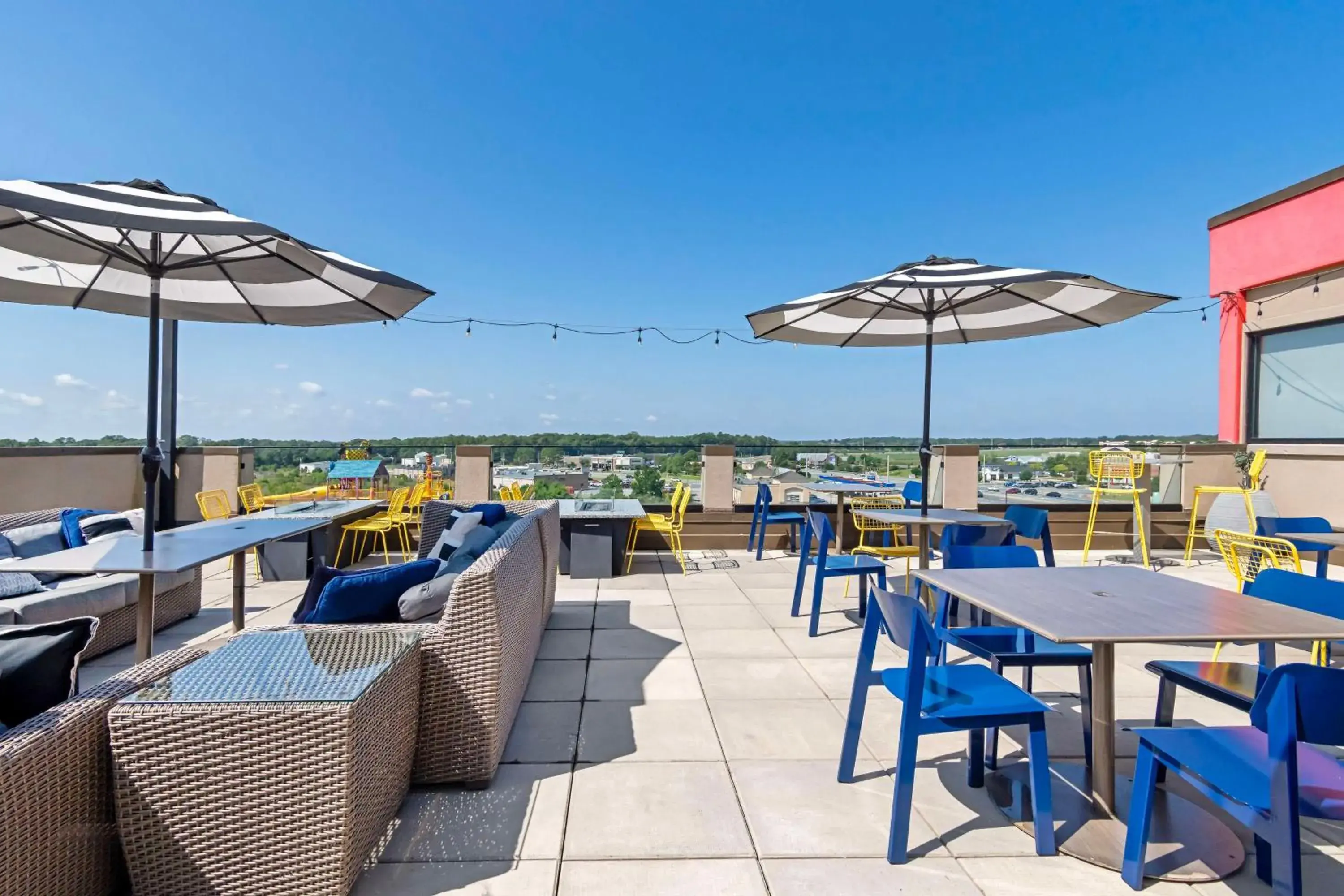 Lounge or bar in Best Western Plus Executive Residency Rigby's Water World Hotel Lounge or bar in Best Western Plus Executive Residency Rigby's Water World Hotel