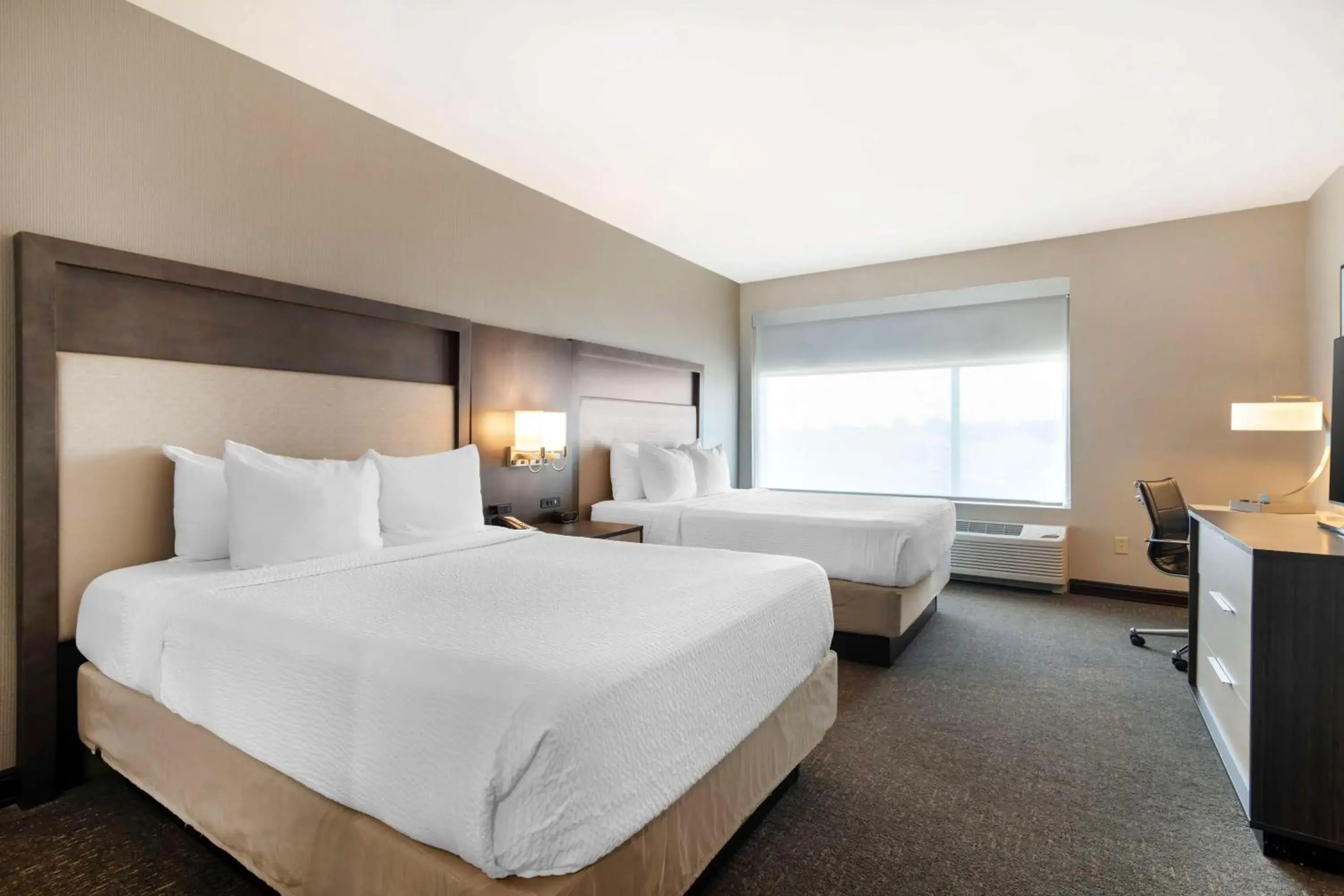 Bedroom, Bed in Best Western Plus Executive Residency Rigby's Water World Hotel Bedroom, Bed in Best Western Plus Executive Residency Rigby's Water World Hotel