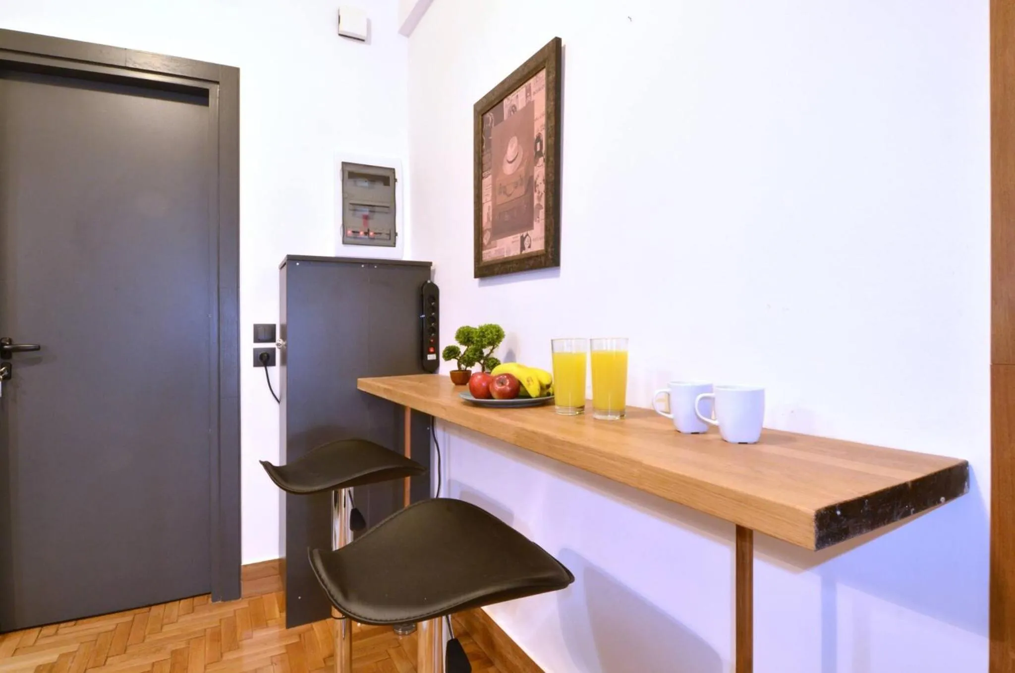 A modern rustic cosy apartment at the foot of Mount Lycabettus