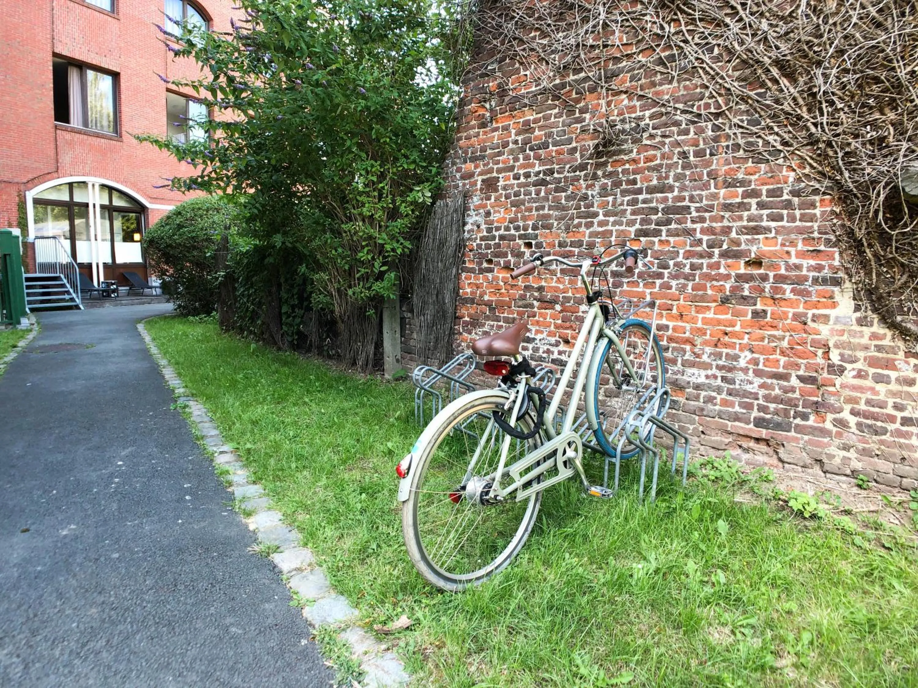 Patio in HI Brussels Generation Europe Hostel