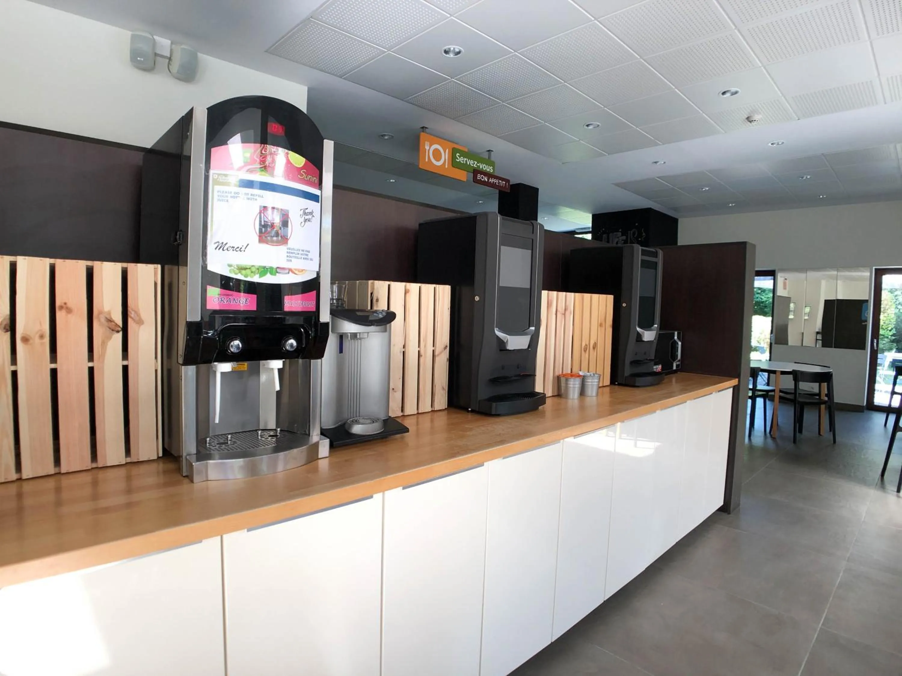 Restaurant/places to eat in HI Brussels Generation Europe Hostel