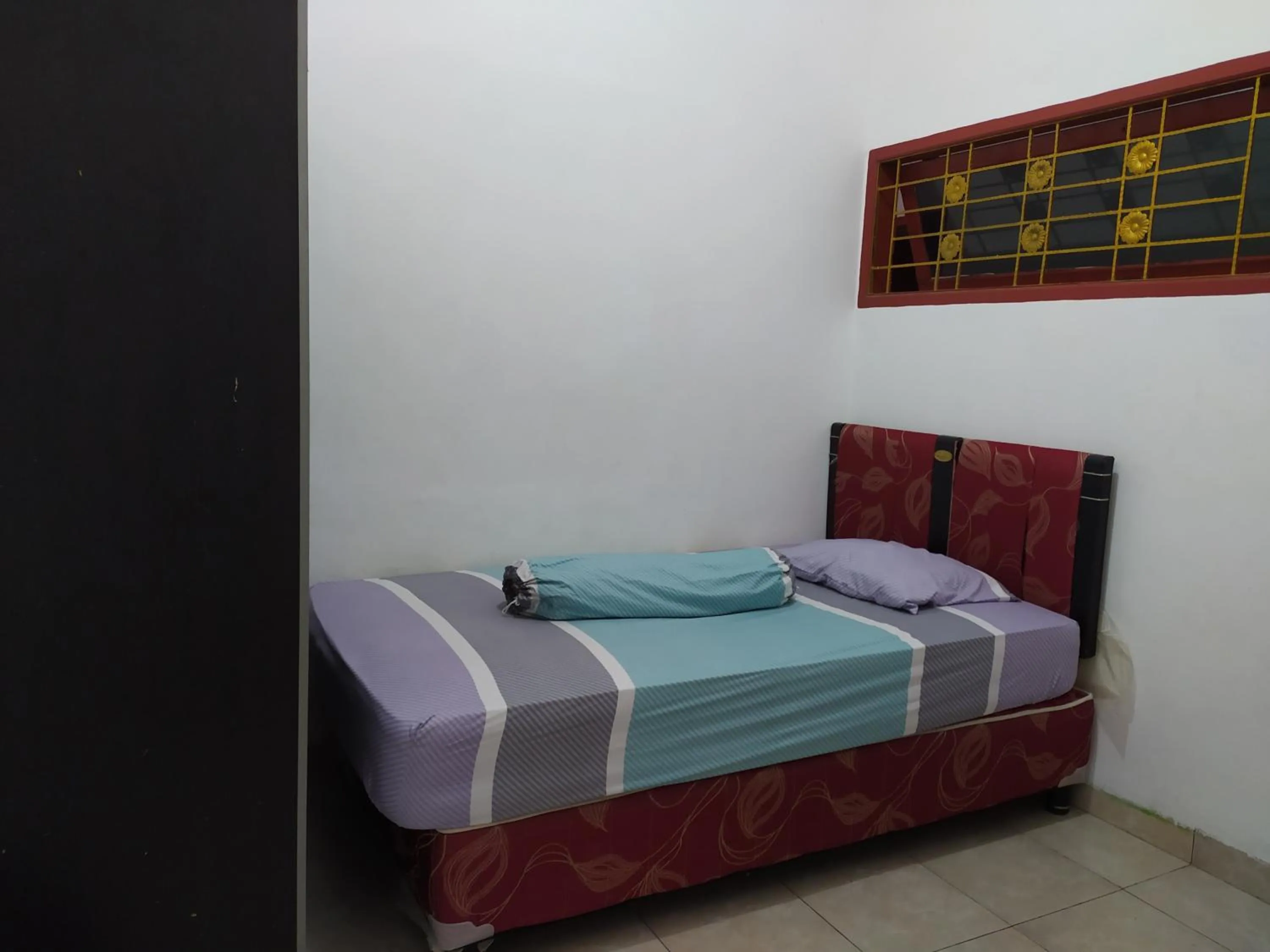 Bedroom, Bed in Hotel O Homestay Amanda Syariah