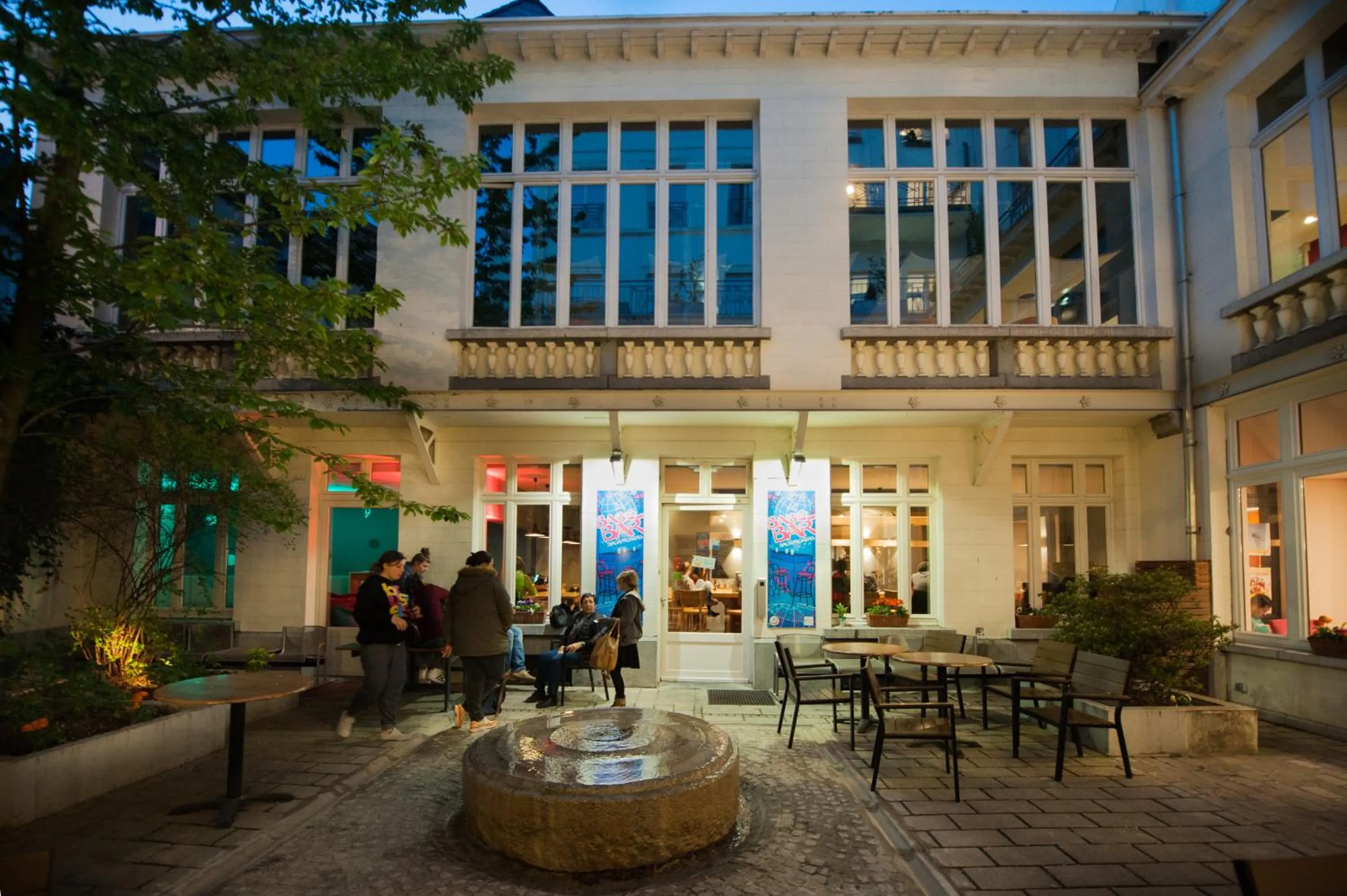Patio in HI Brussels Jacques Brel Hostel