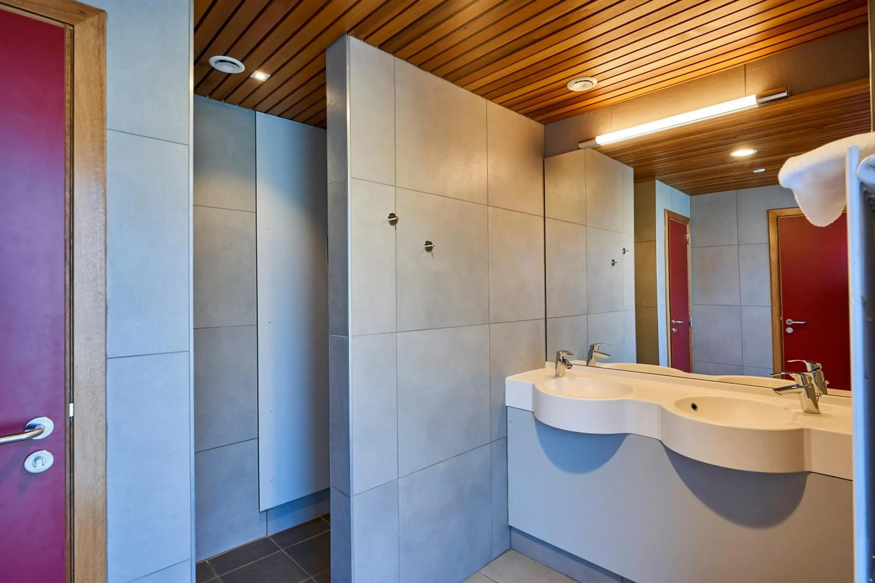 Bathroom in HI Brussels Jacques Brel Hostel Bathroom in HI Brussels Jacques Brel Hostel