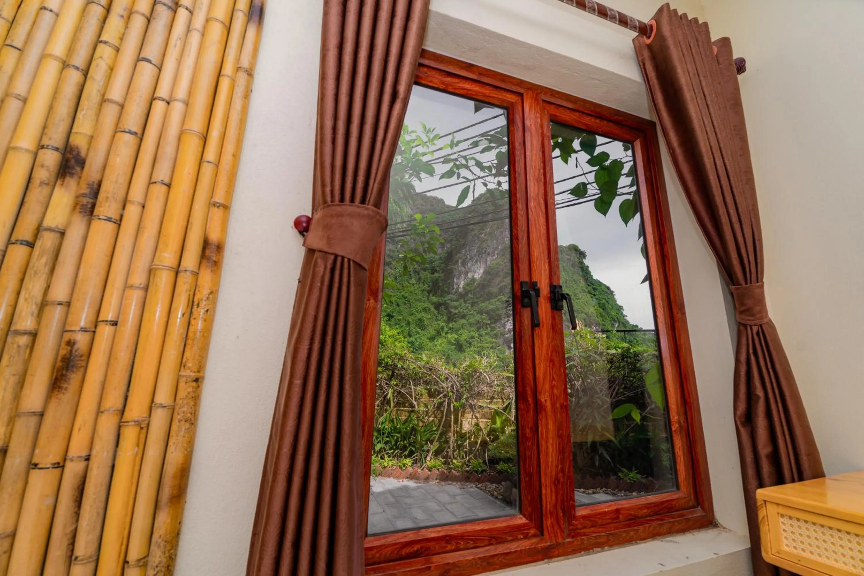 Garden in Trang An Freedom Hood