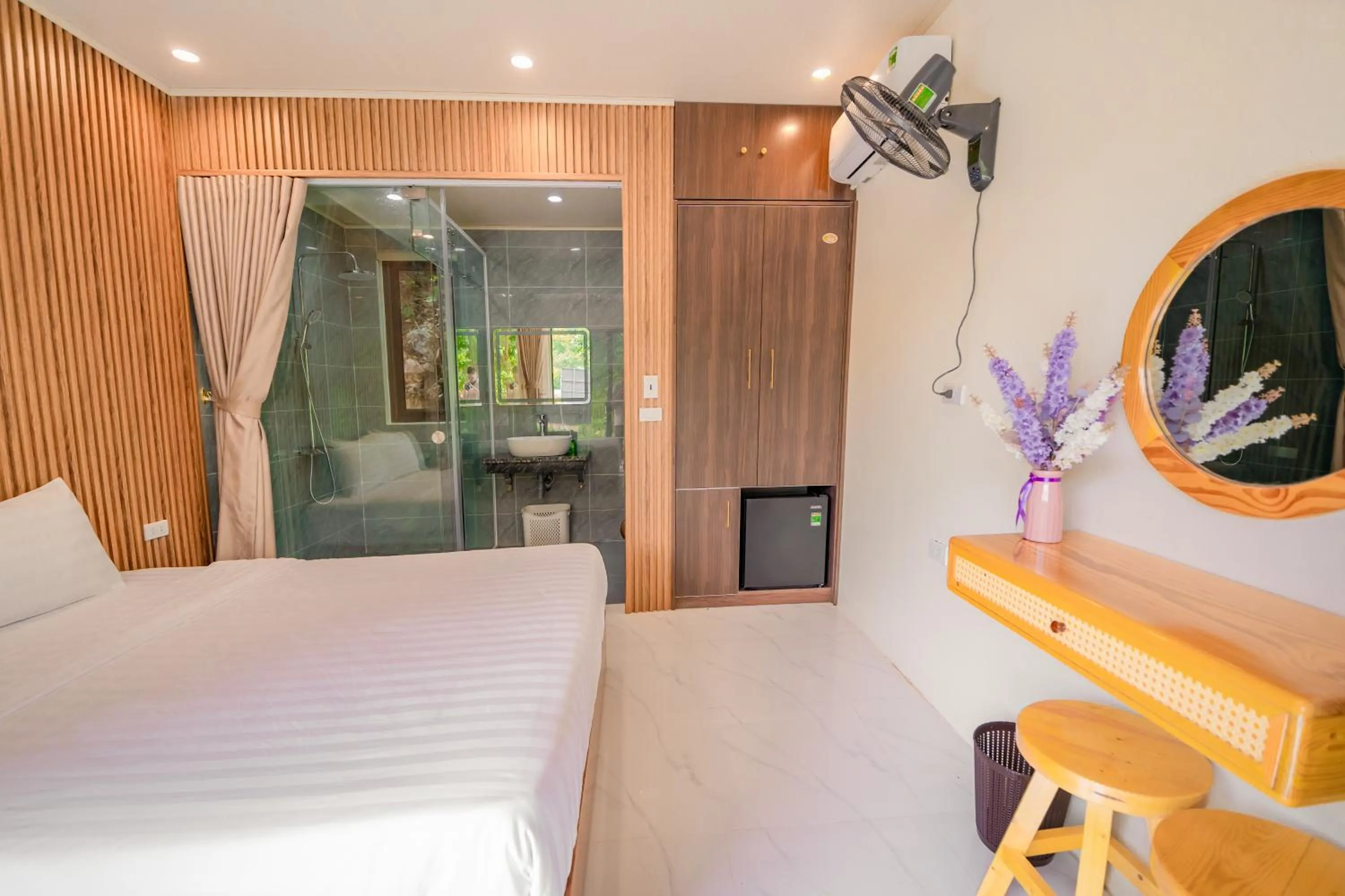 Bed in Trang An Freedom Hood