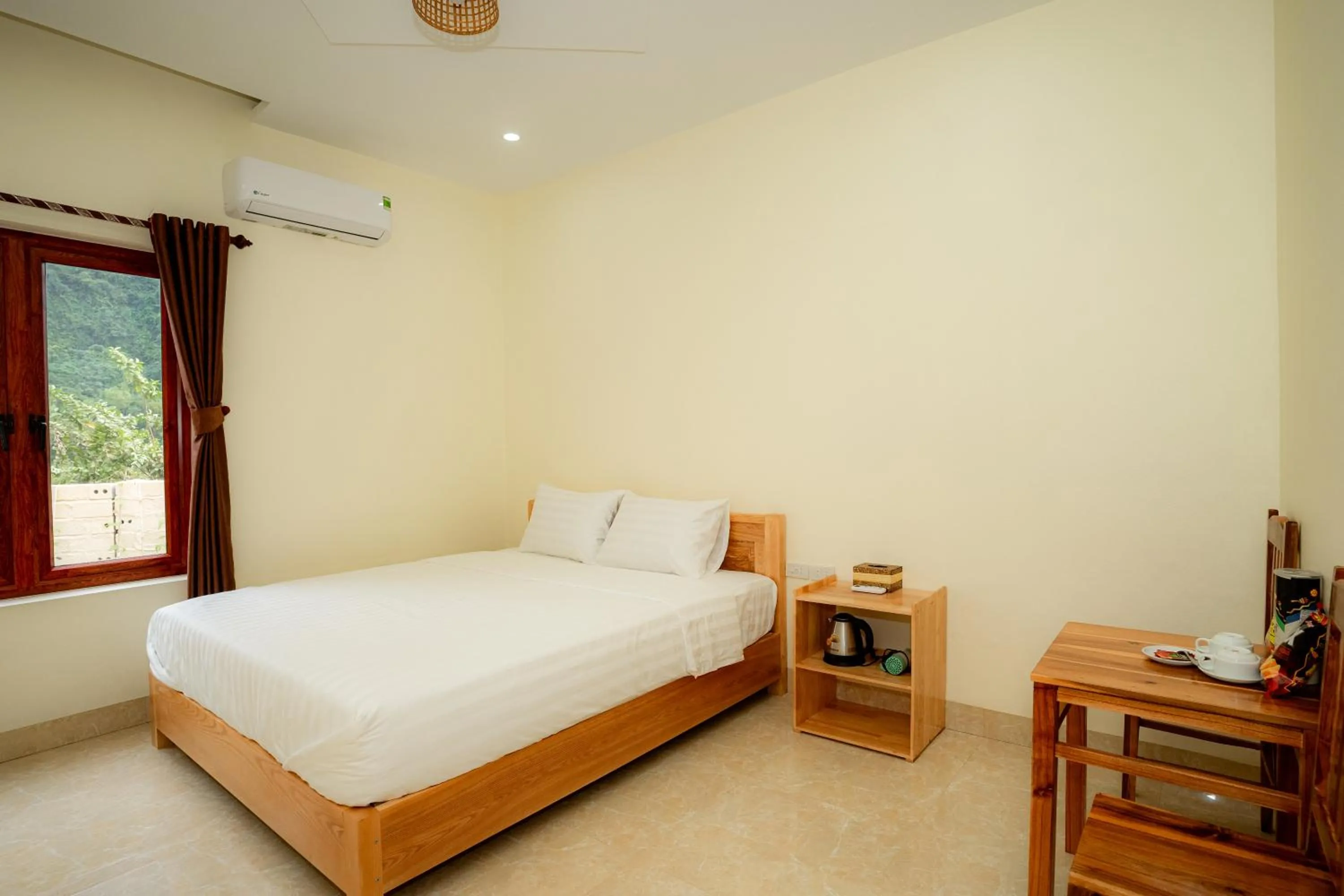 Bed in Trang An Freedom Hood