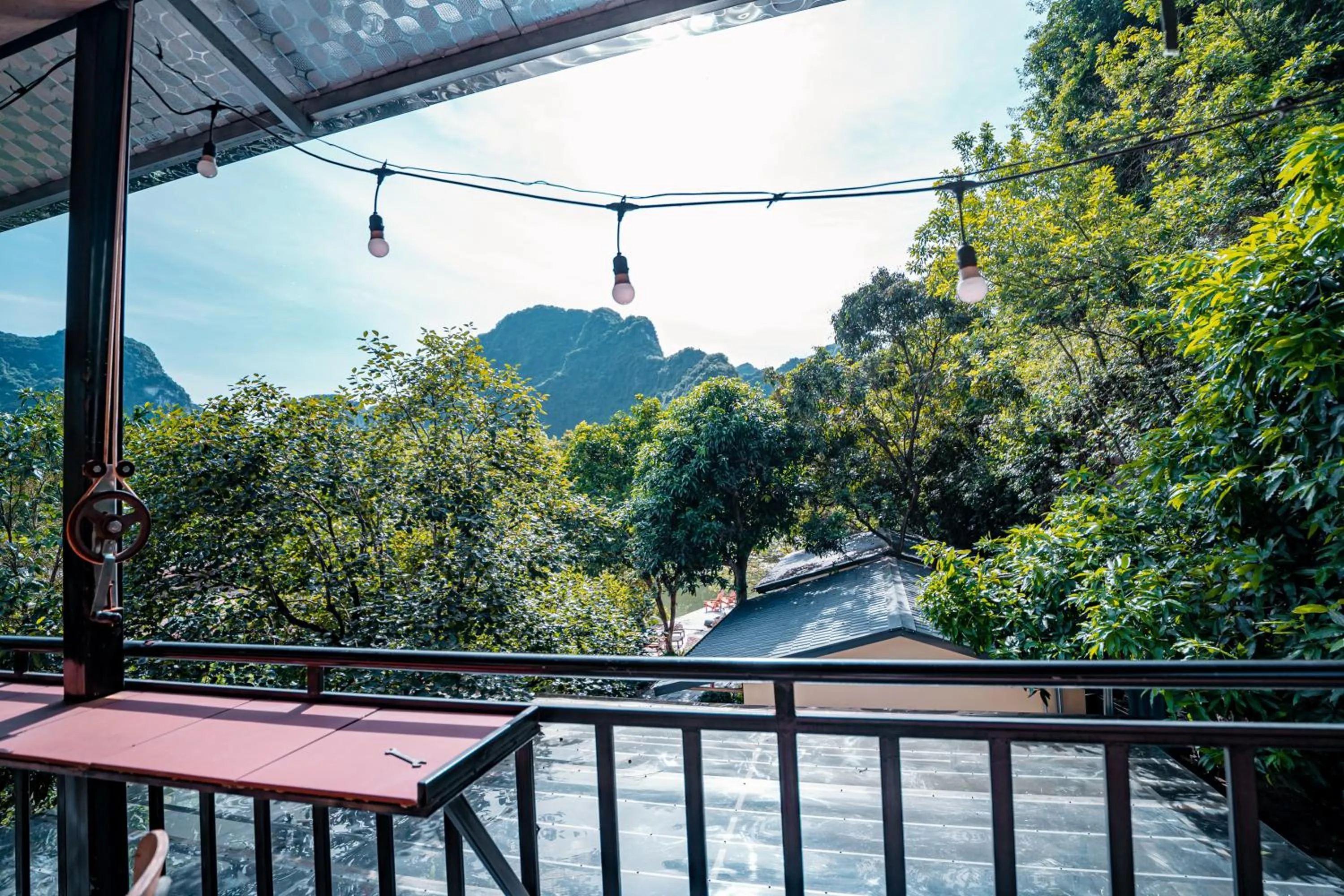 Restaurant/places to eat in Trang An Freedom Hood