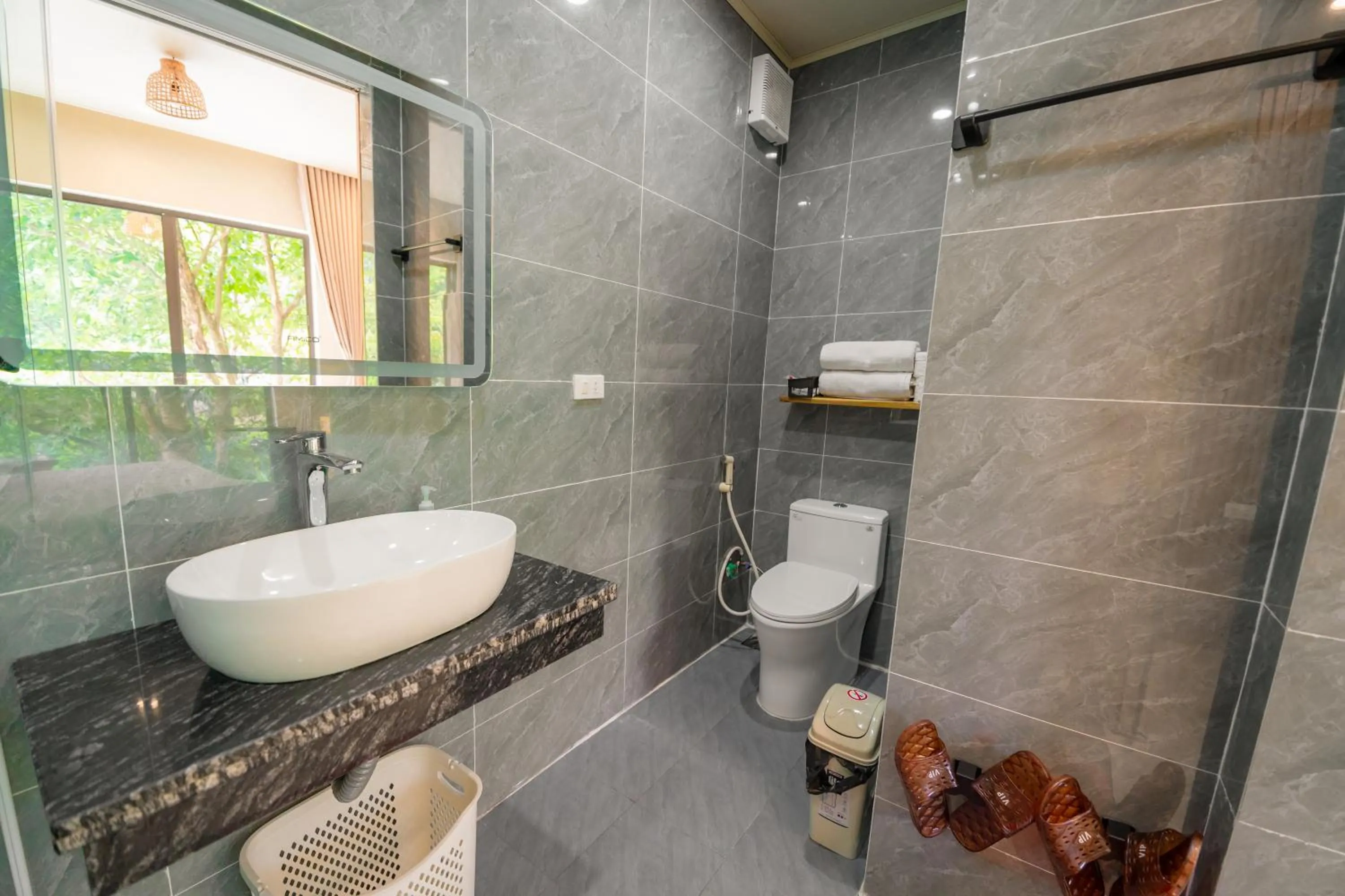 Shower in Trang An Freedom Hood