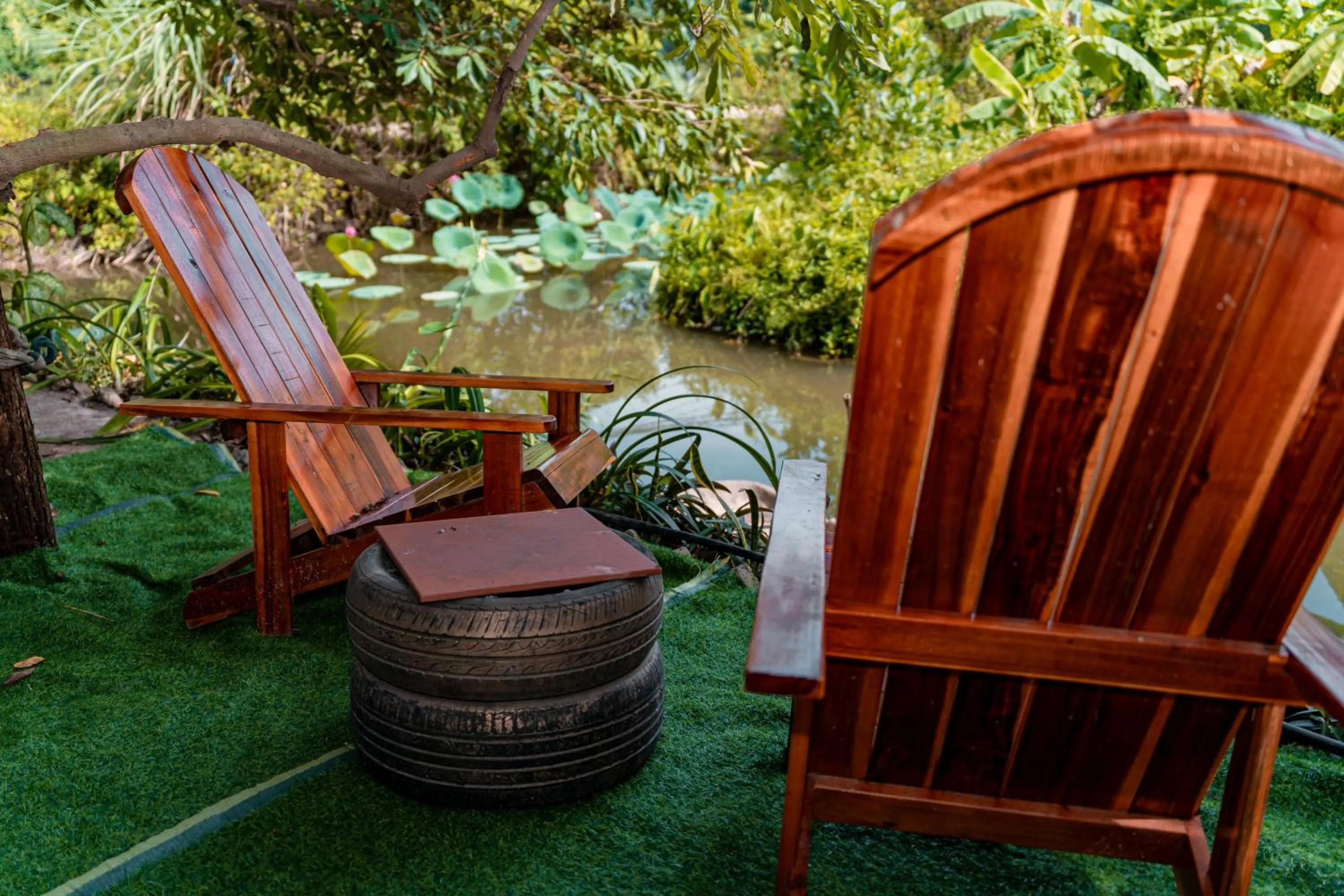 Fishing in Trang An Freedom Hood