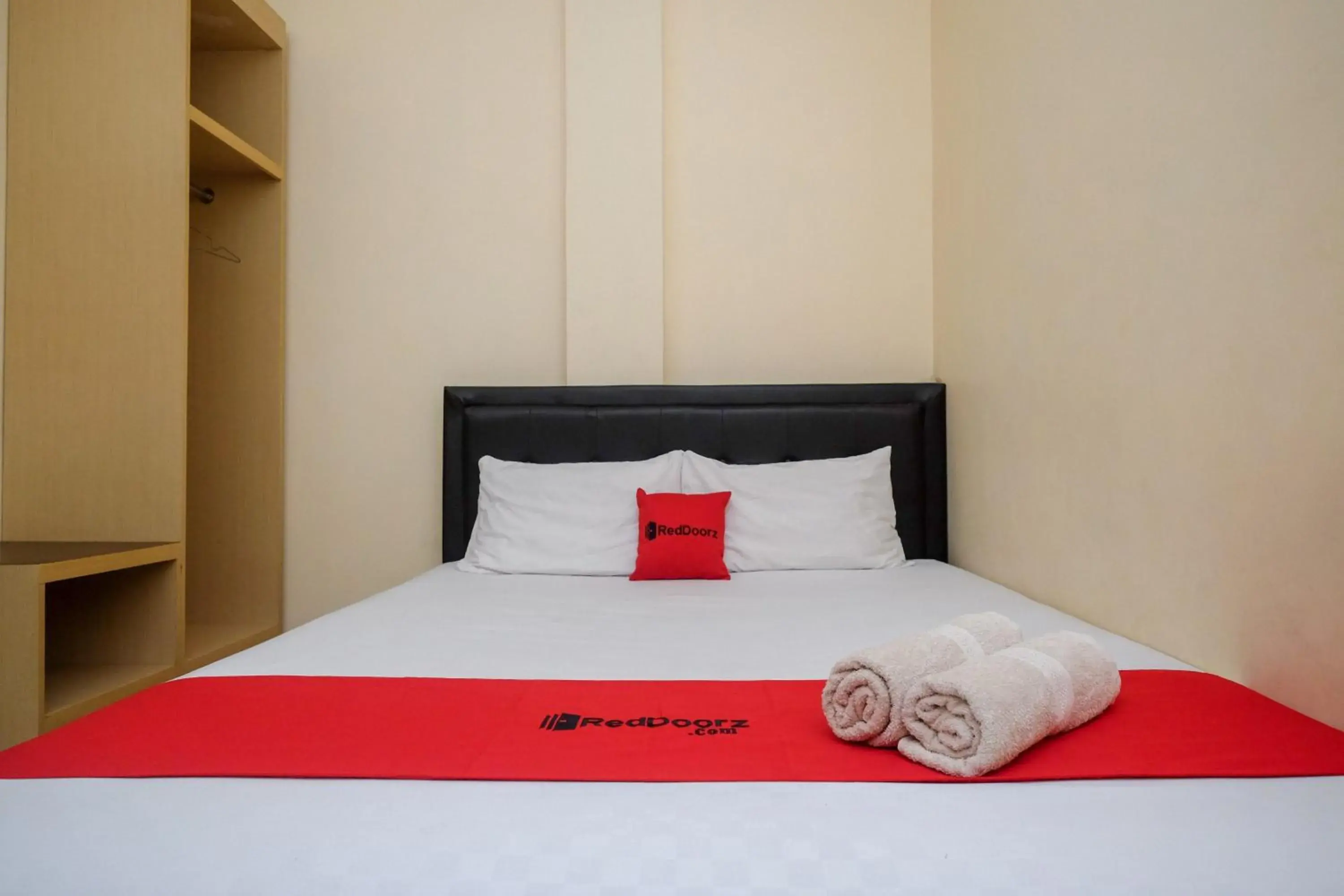 Bedroom, Bed in RedDoorz near Taman Pantai Alam Indah Tegal Bedroom, Bed in RedDoorz near Taman Pantai Alam Indah Tegal