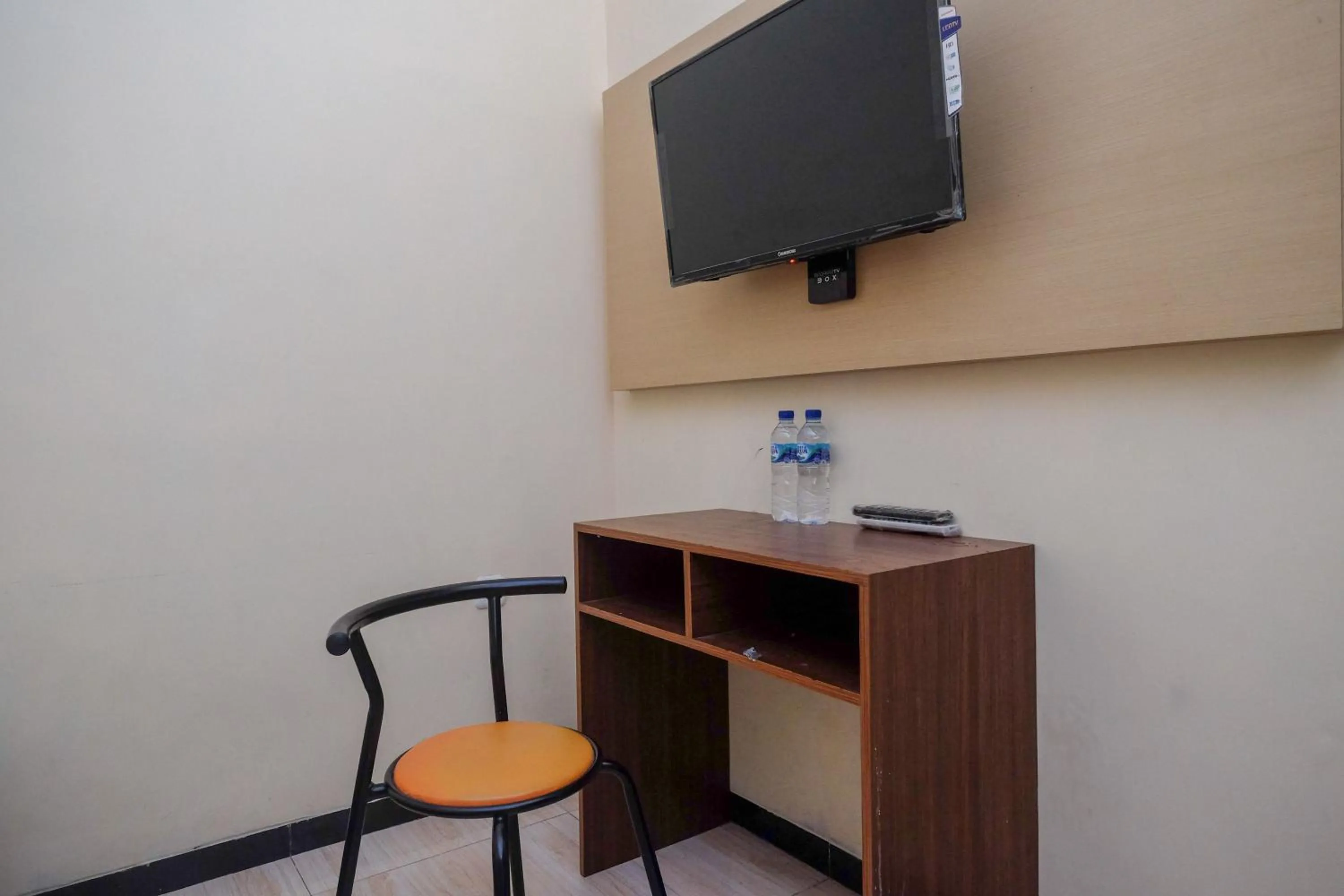 TV and multimedia in RedDoorz near Taman Pantai Alam Indah Tegal