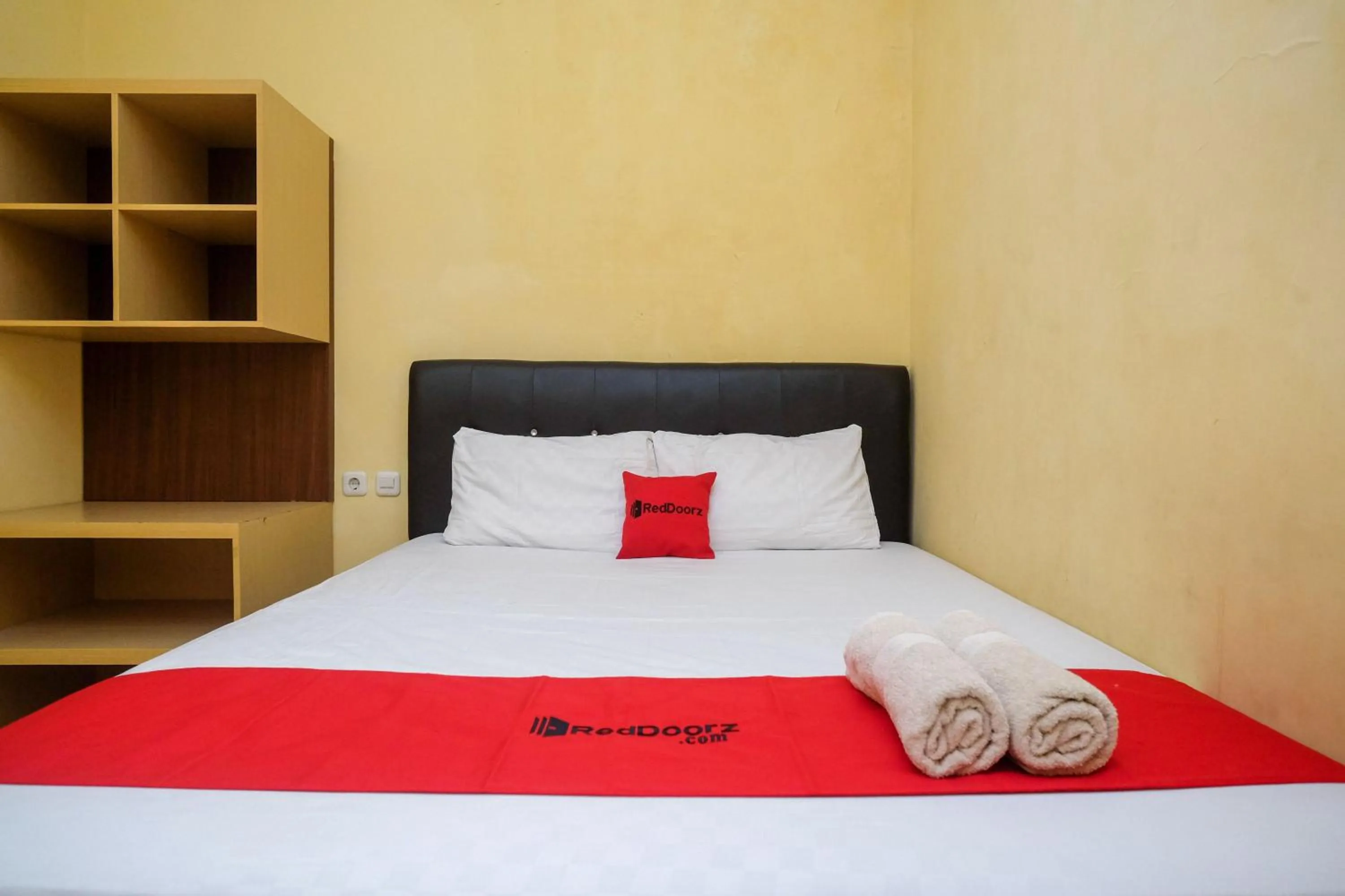 Bedroom, Bed in RedDoorz near Taman Pantai Alam Indah Tegal
