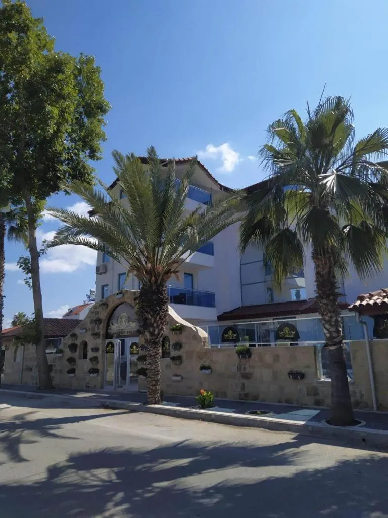 Property building in Wonder Life Hotel