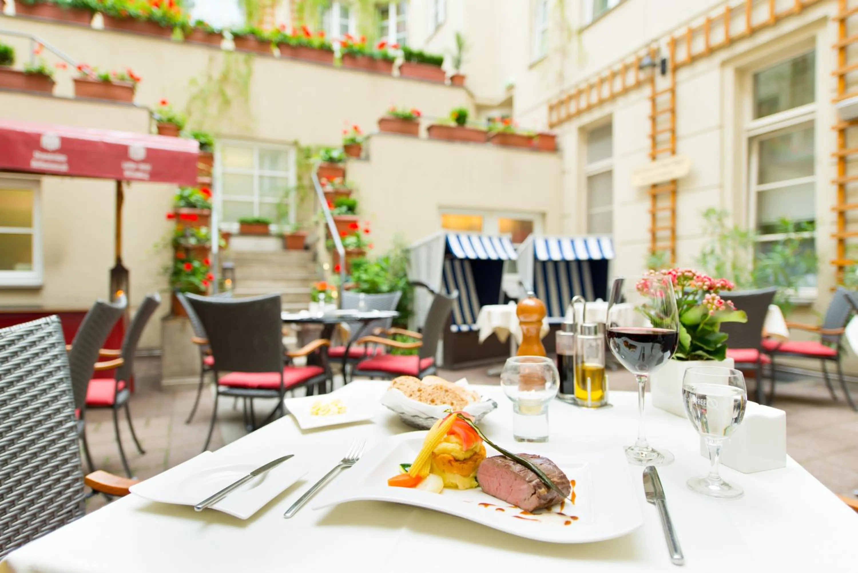 People in martas Hotel Albrechtshof Berlin