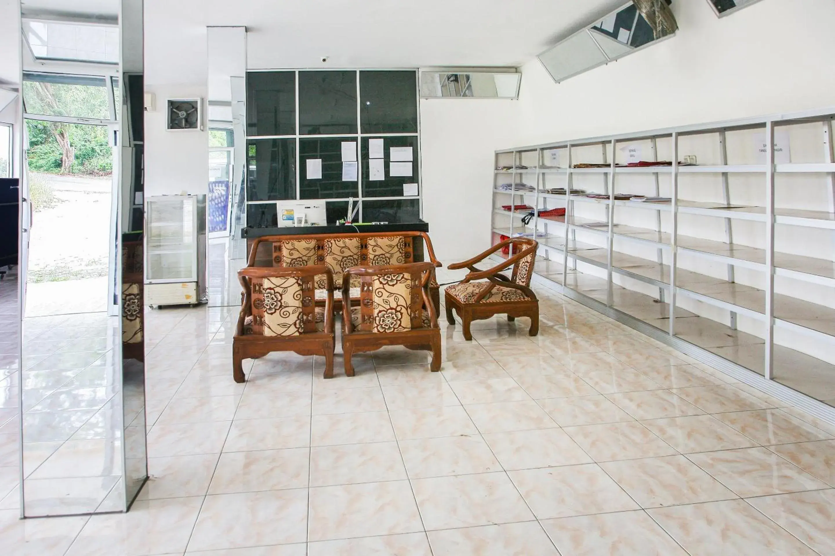 Lobby or reception in Hotel O Pasir Padi Inn Syariah Lobby or reception in Hotel O Pasir Padi Inn Syariah