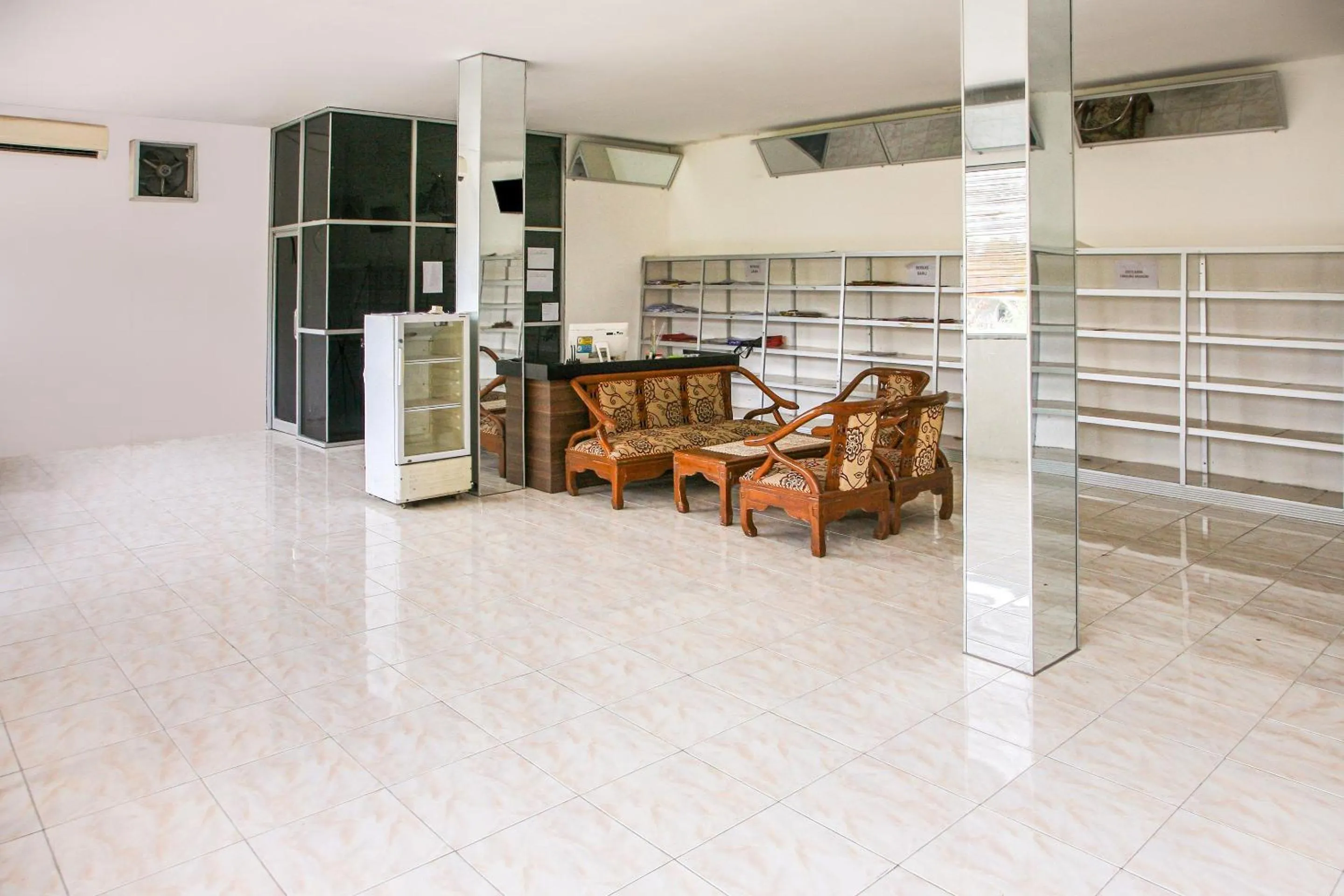 Lobby or reception in Hotel O Pasir Padi Inn Syariah