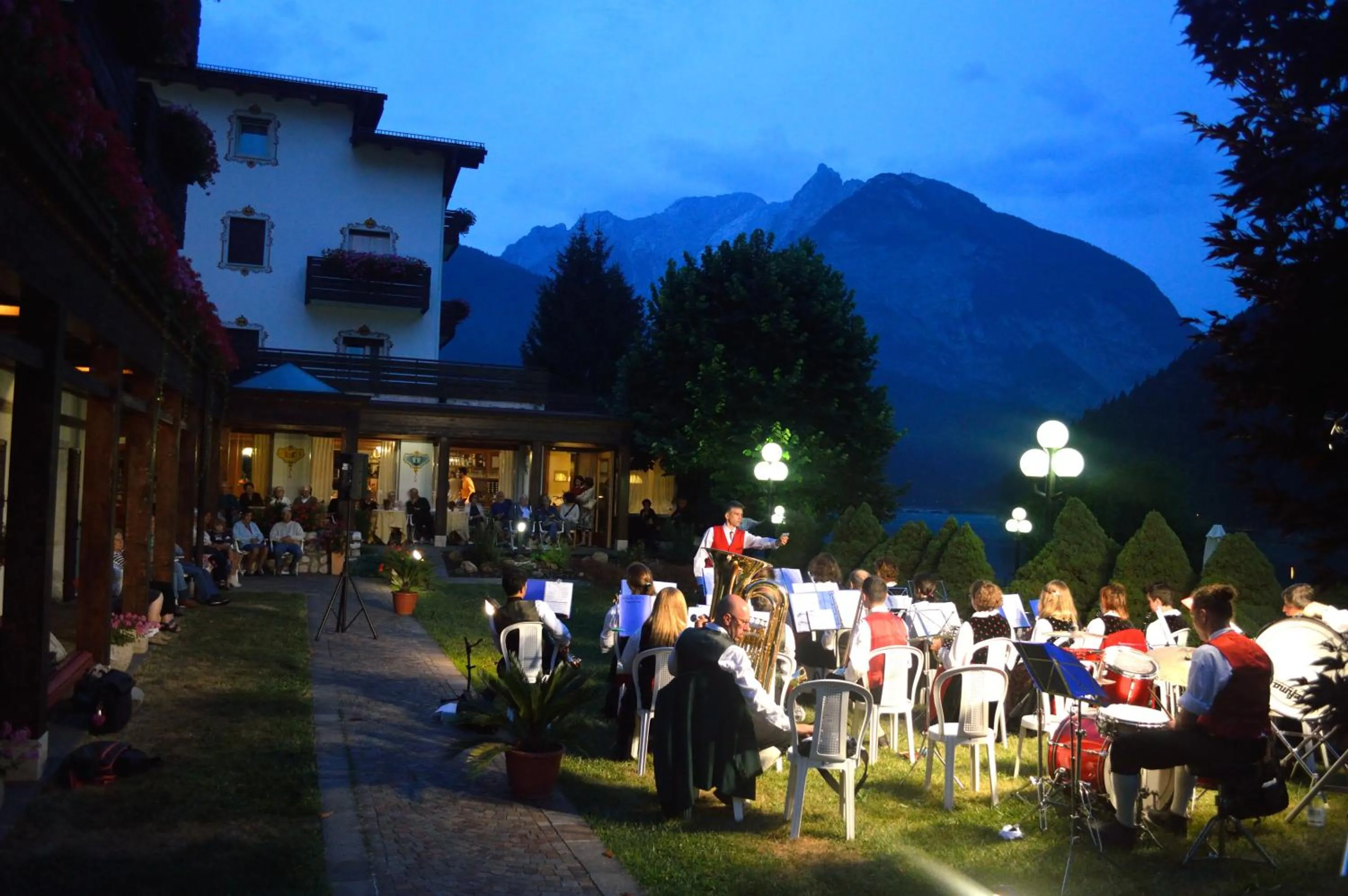 Restaurant/places to eat in Hotel Panoramic