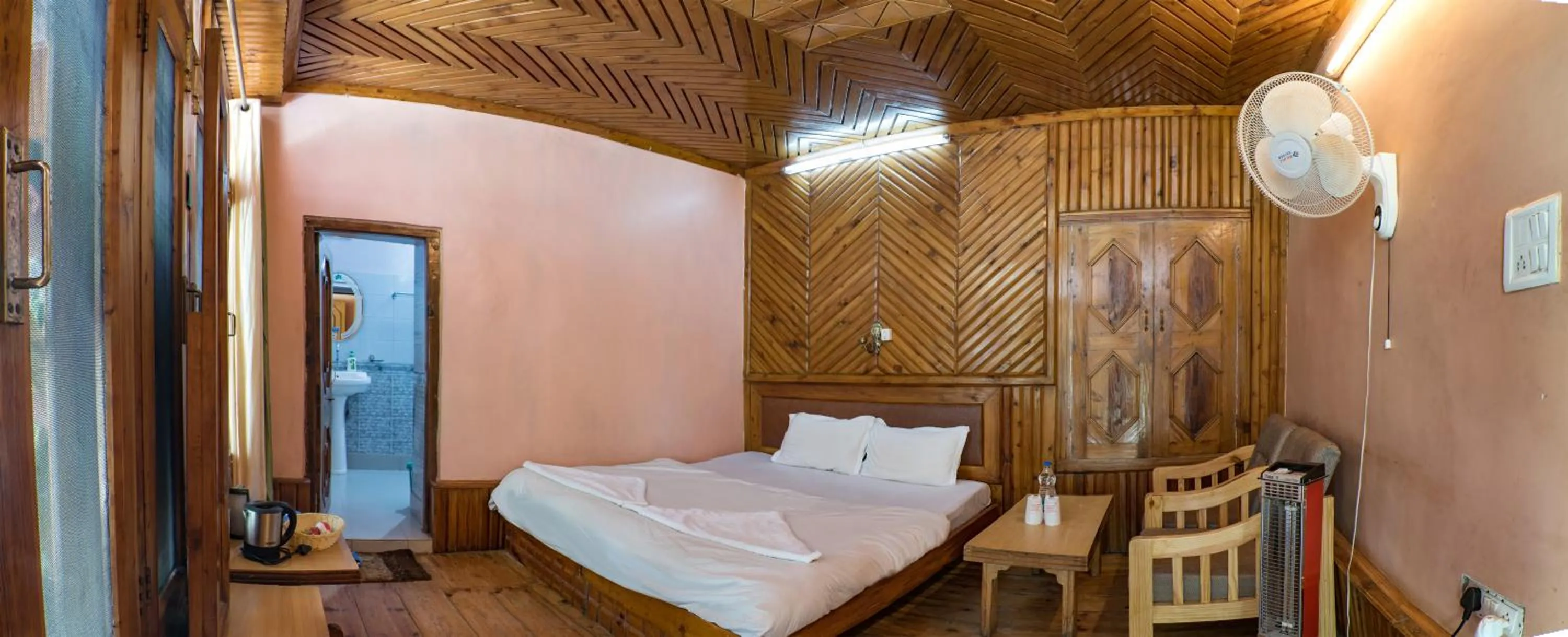 Bed in Parvati Kuteer riverside resort