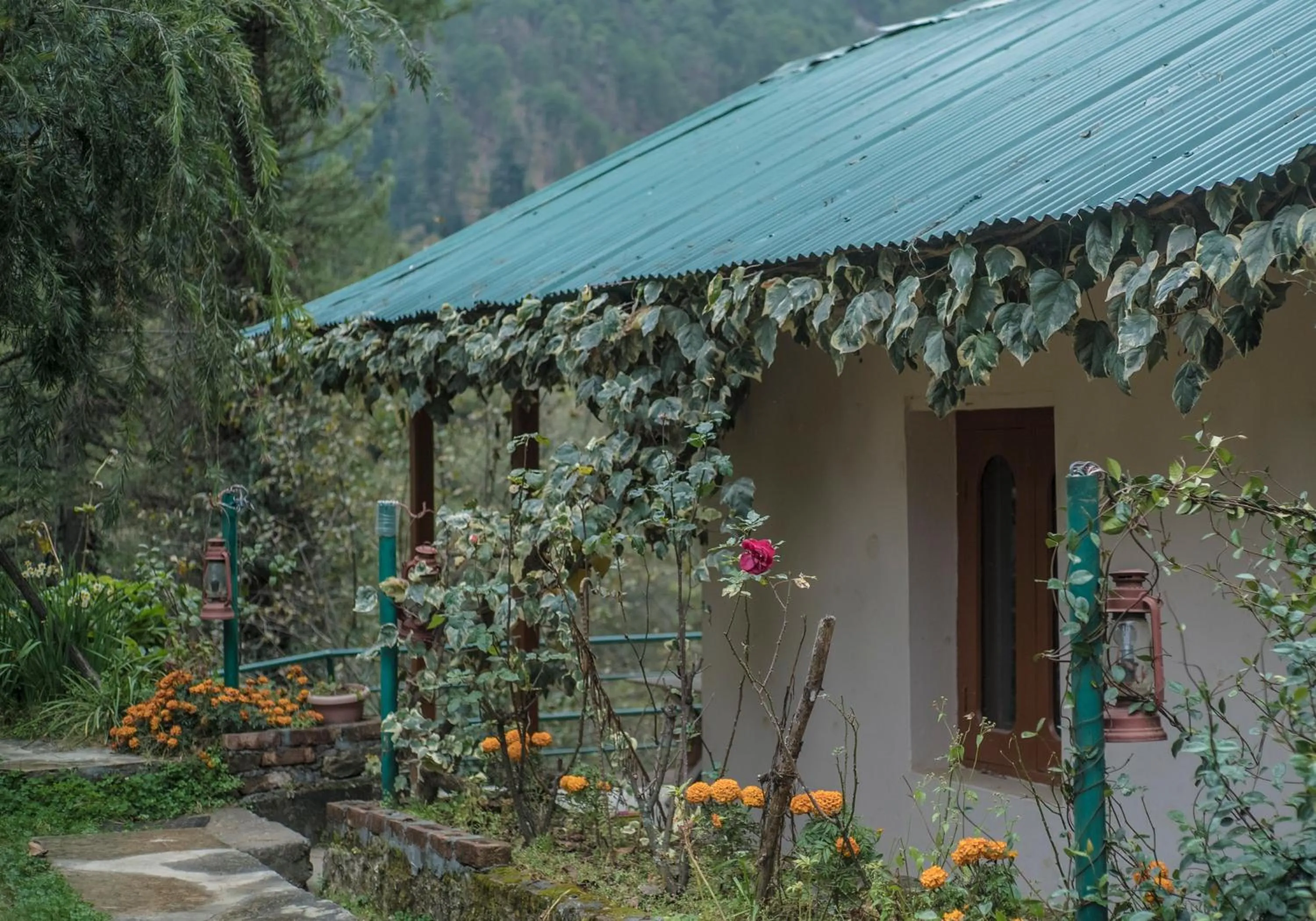 Facade/entrance in Parvati Kuteer riverside resort