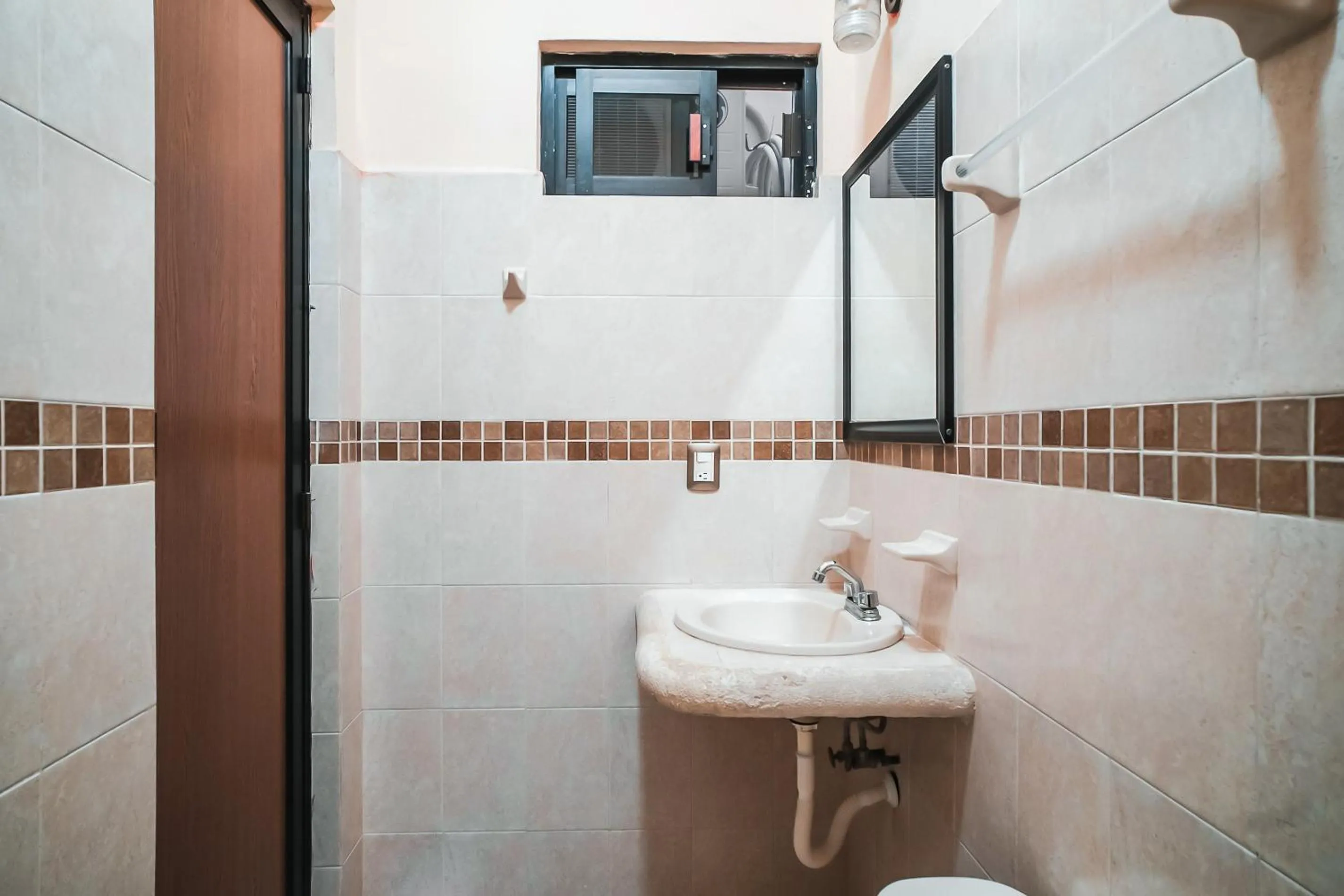 Bathroom in Capital O Hotel Aurora, Tuxtla Gutiérrez