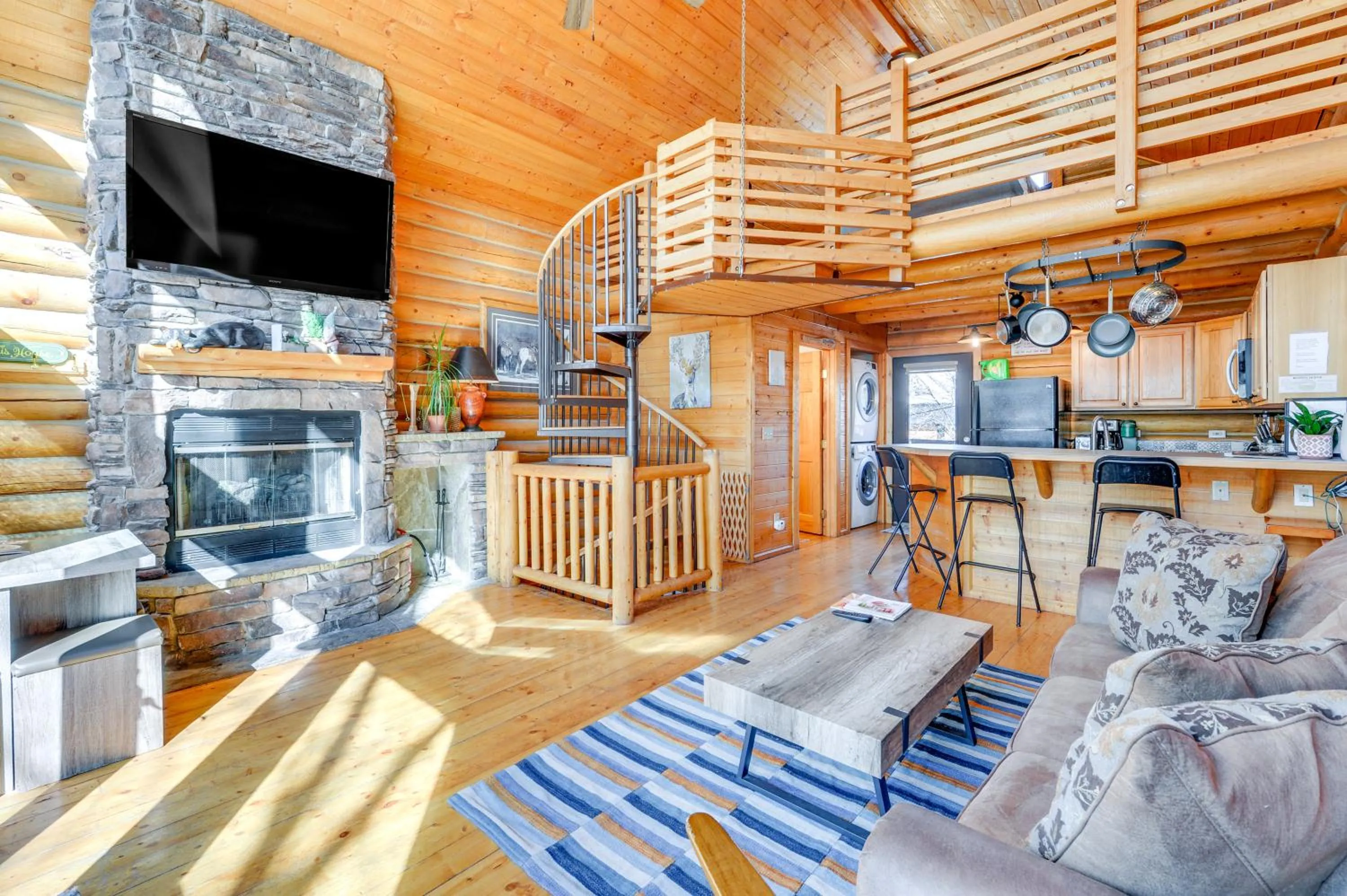 Cozy Mountain Condo Across From Snow King Ski Mtn!