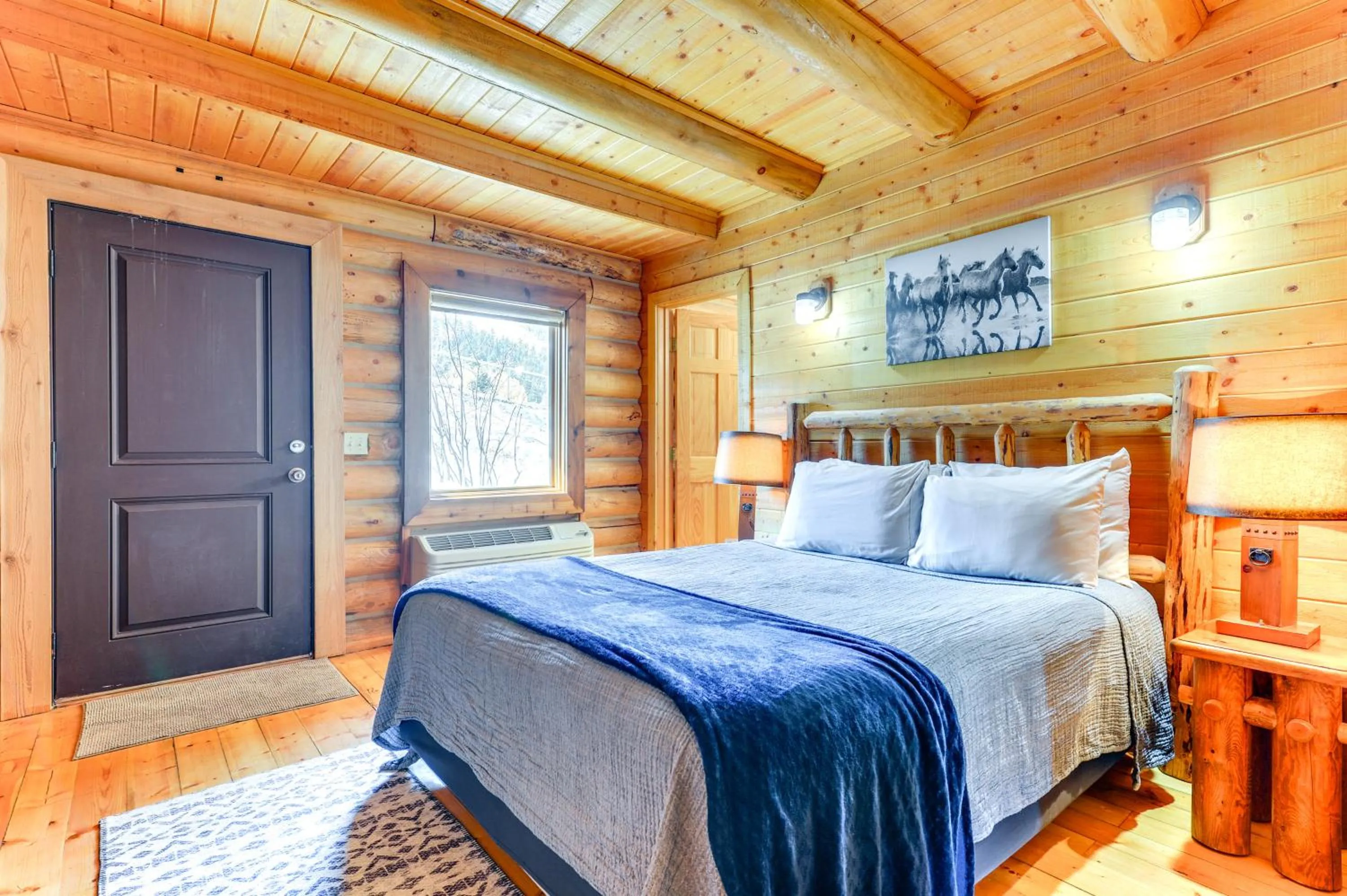 Bed in Cozy Mountain Condo Across From Snow King Ski Mtn!