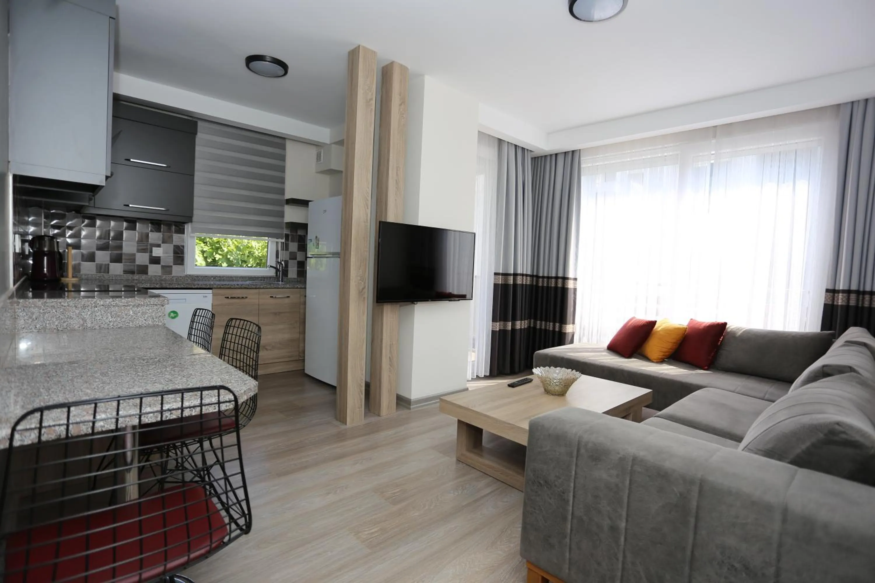 Kitchen or kitchenette in Elanis Suites