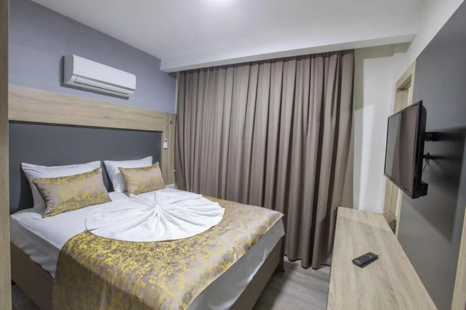 Bedroom, Bed in Elanis Suites Bedroom, Bed in Elanis Suites