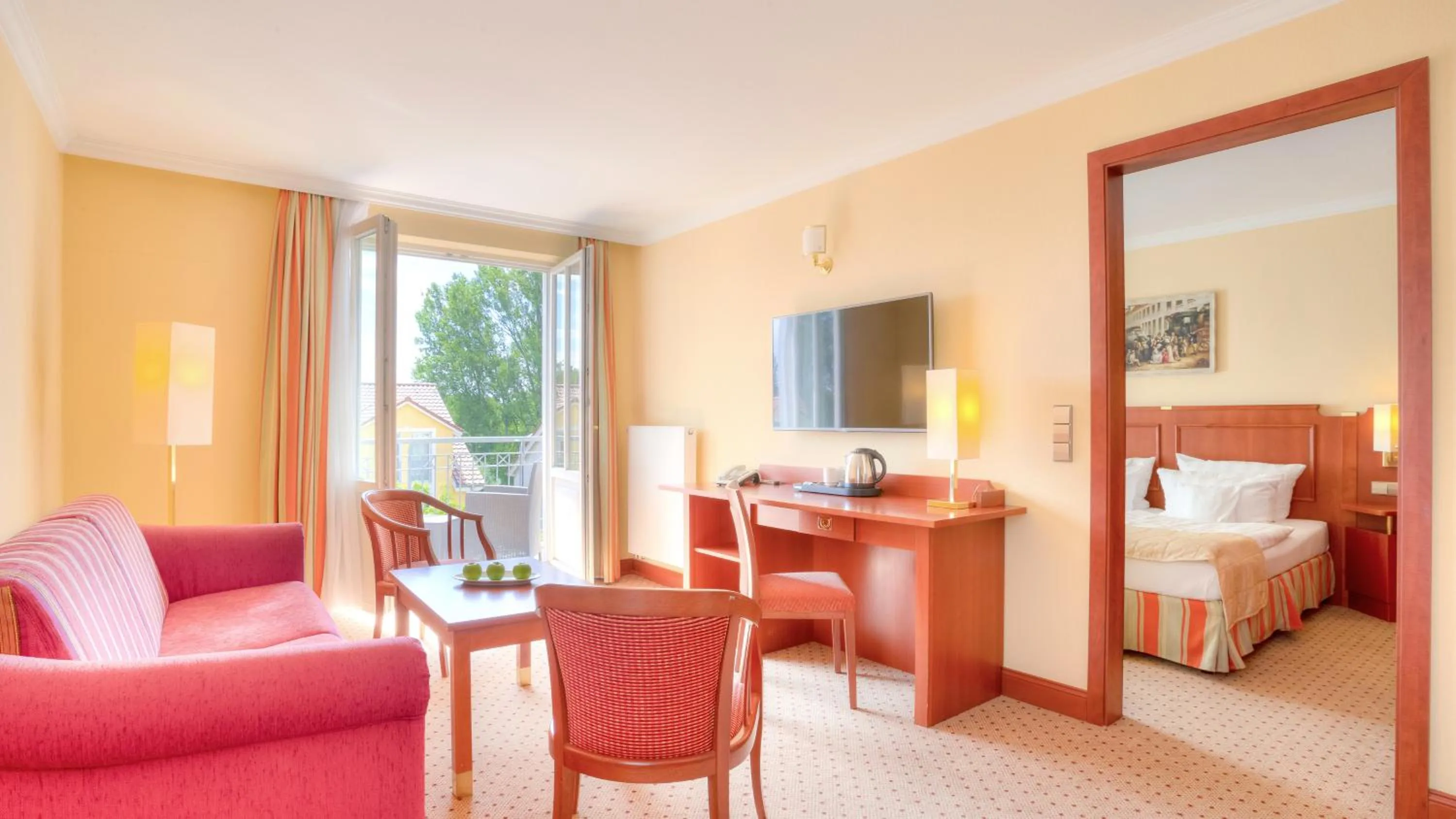 Living room, Bed in Hotel zur Post - ein Rovell Hotel